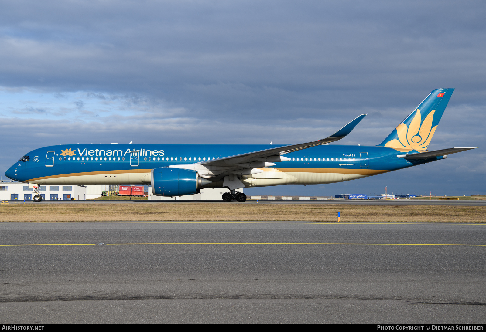 Aircraft Photo of VN-A898 | Airbus A350-941 | Vietnam Airlines | AirHistory.net #830218