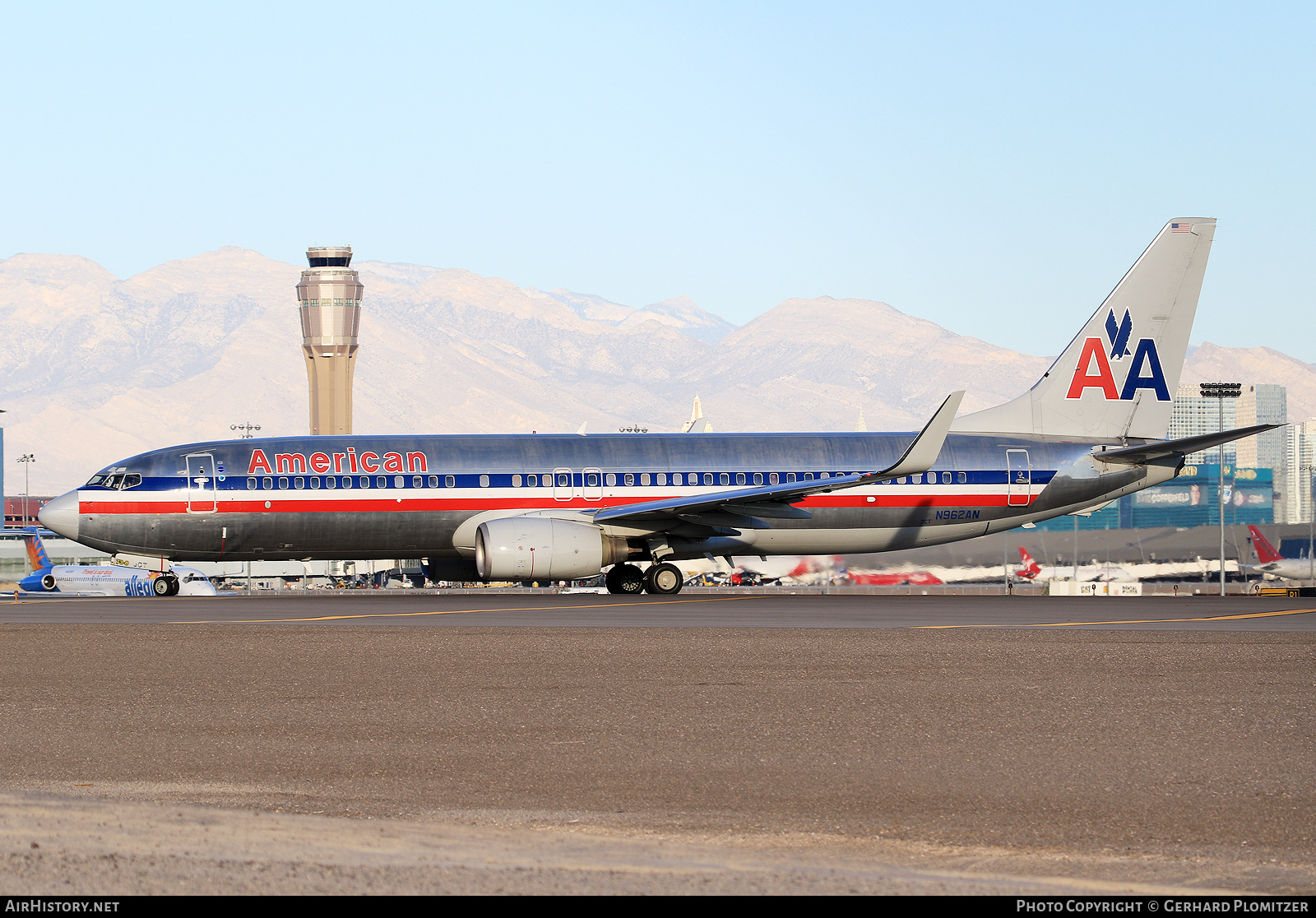 Aircraft Photo of N962AN | Boeing 737-823 | American Airlines | AirHistory.net #830518