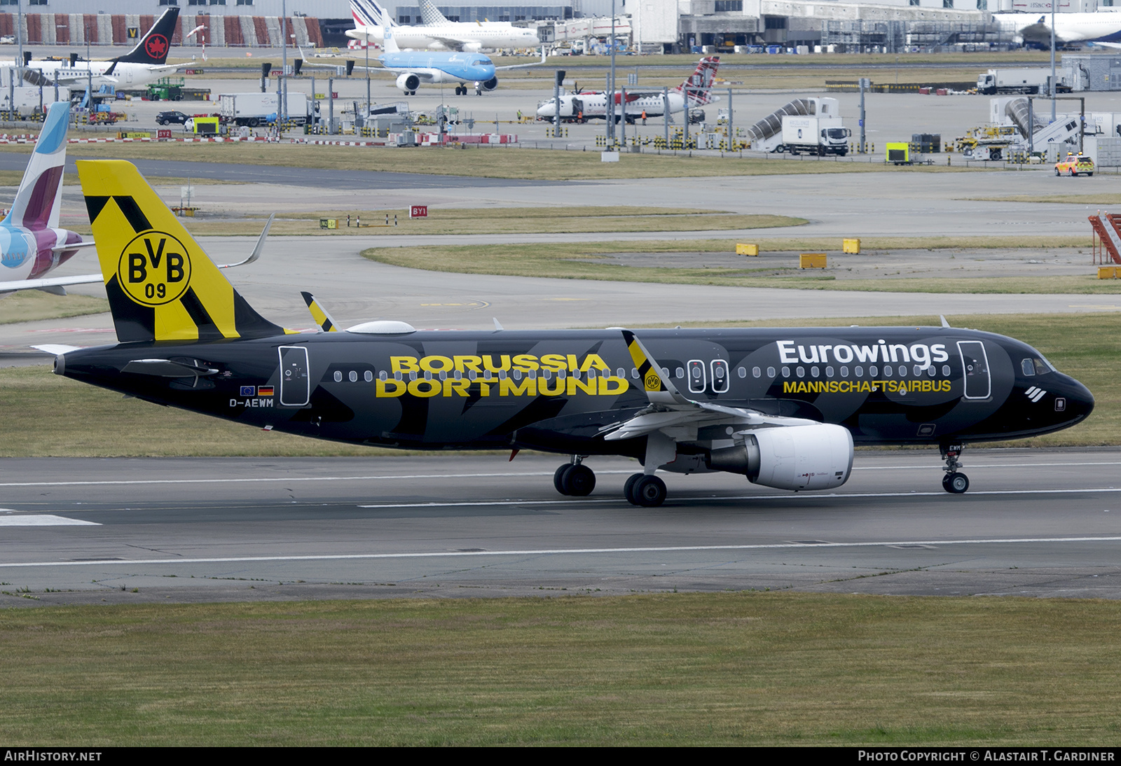 Aircraft Photo of D-AEWM | Airbus A320-214 | Eurowings | AirHistory.net #830554