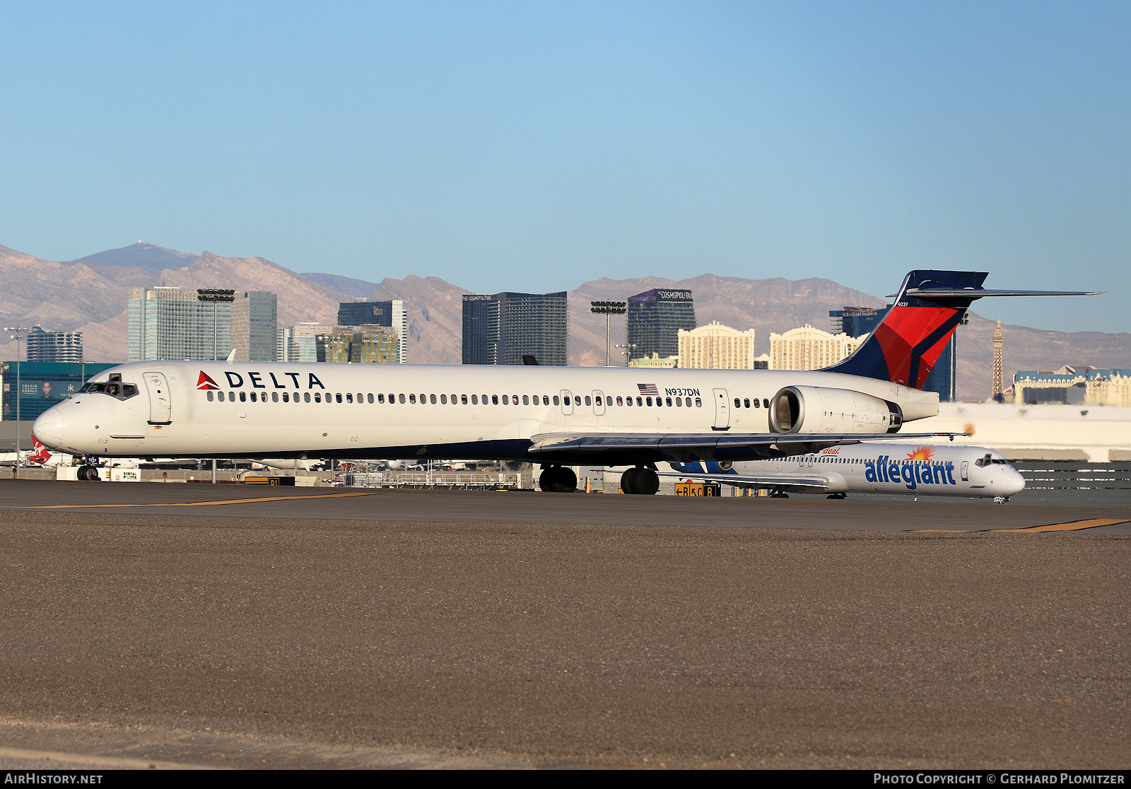 Aircraft Photo of N937DN | McDonnell Douglas MD-90-30 | Delta Air Lines | AirHistory.net #830560