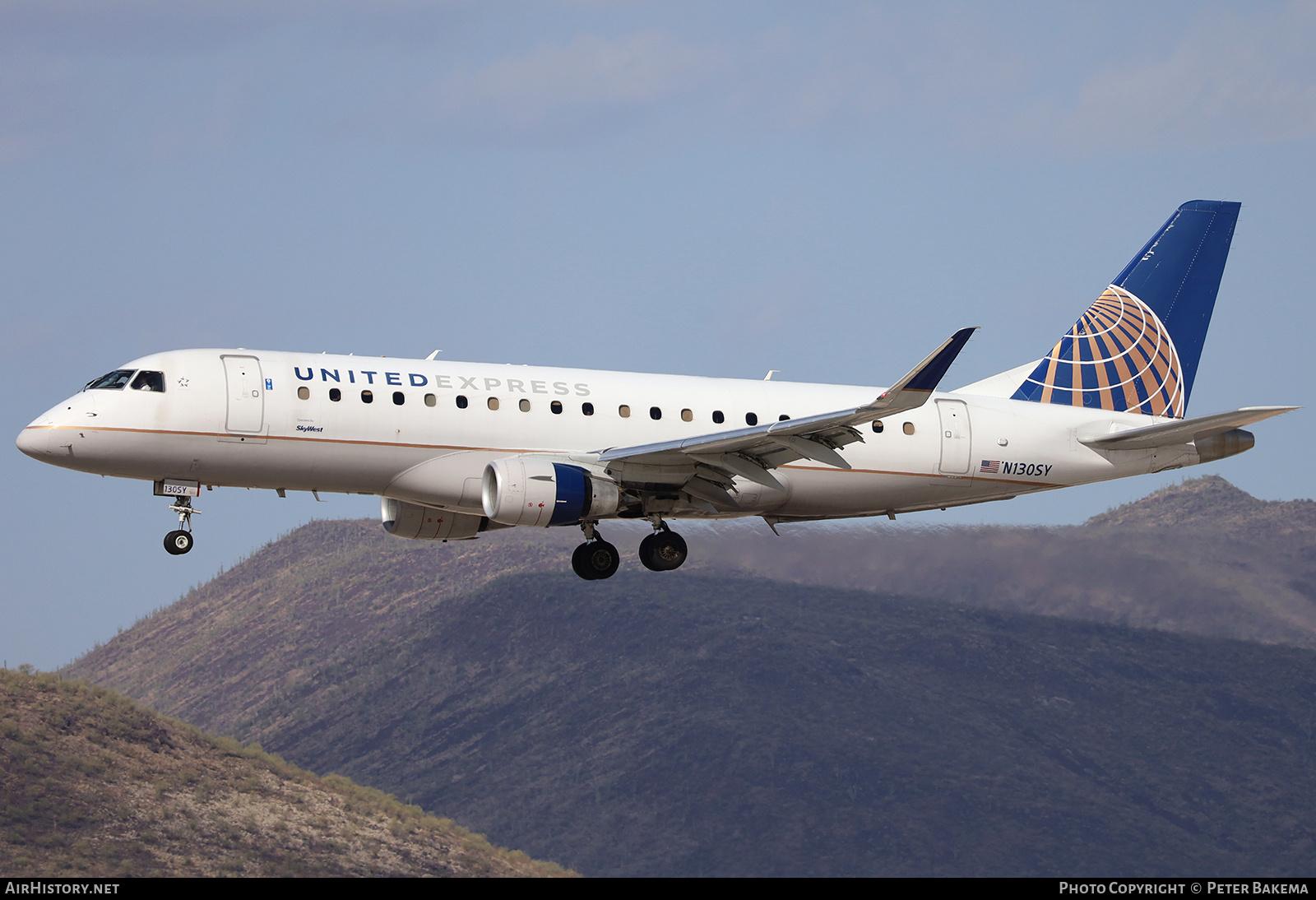 Aircraft Photo of N130SY | Embraer 175LR (ERJ-170-200LR) | United Express | AirHistory.net #830744