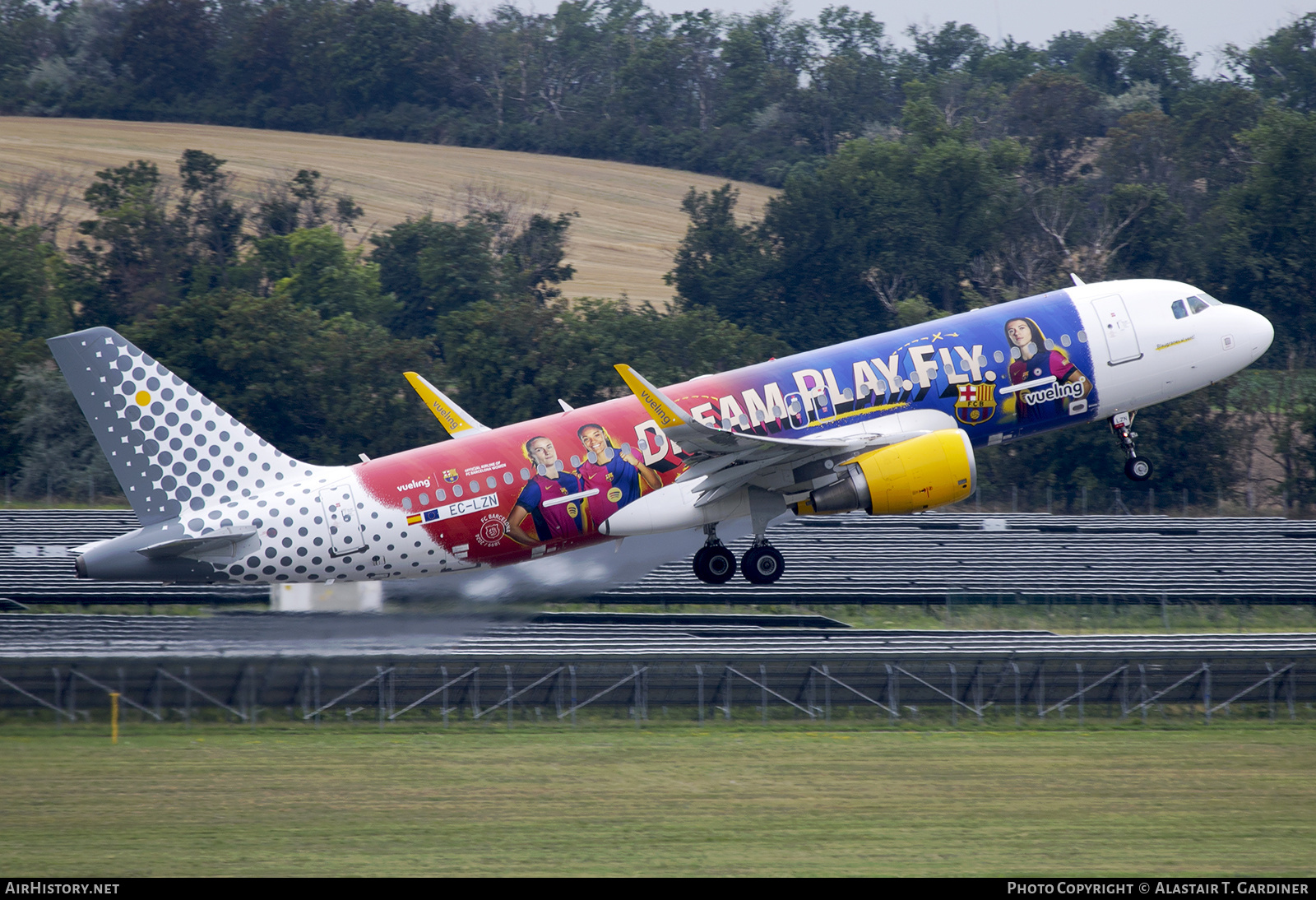 Aircraft Photo of EC-LZN | Airbus A320-214 | Vueling Airlines | AirHistory.net #830881