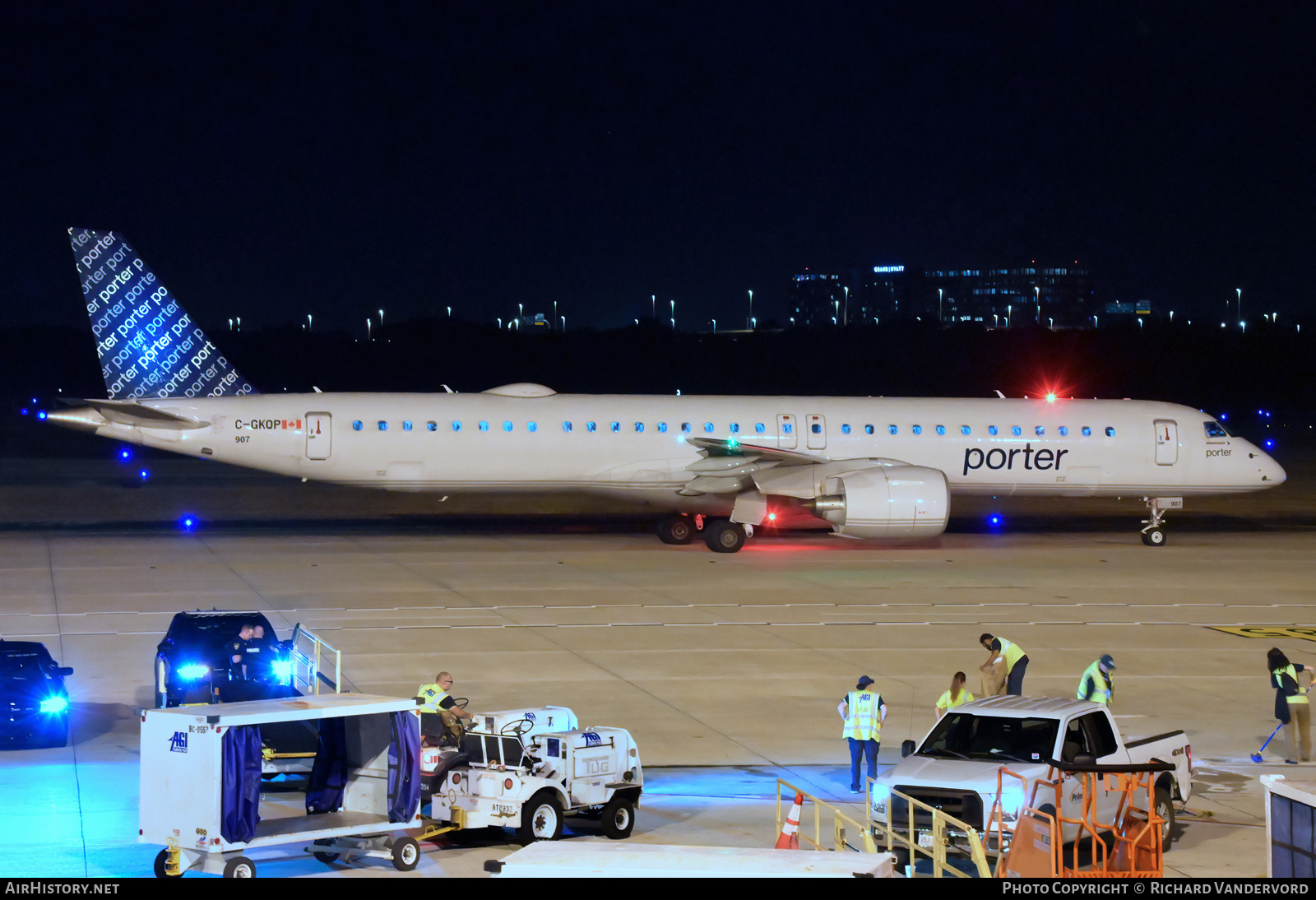 Aircraft Photo of C-GKQP | Embraer 195-E2 (ERJ-190-400) | Porter Airlines | AirHistory.net #831160