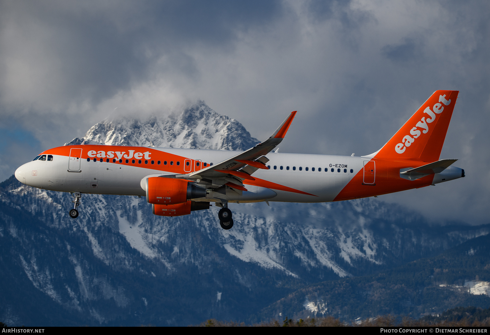 Aircraft Photo of G-EZOM | Airbus A320-214 | EasyJet | AirHistory.net #831302