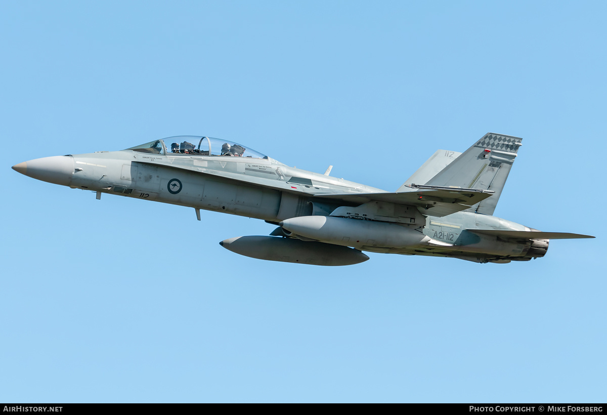 Aircraft Photo of A21-112 | McDonnell Douglas F/A-18B Hornet | Australia - Air Force | AirHistory.net #831500