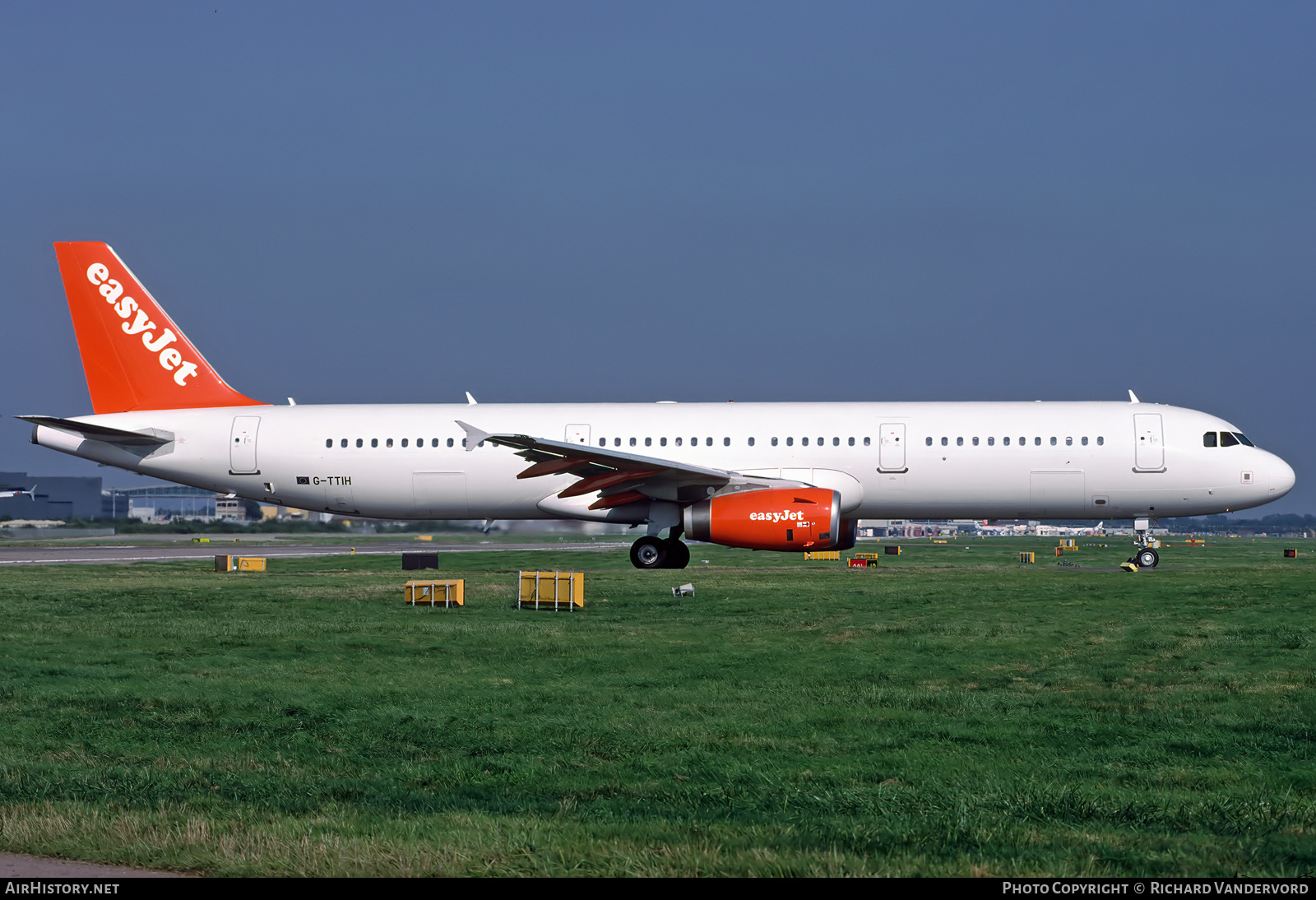Aircraft Photo of G-TTIH | Airbus A321-231 | EasyJet | AirHistory.net #831512