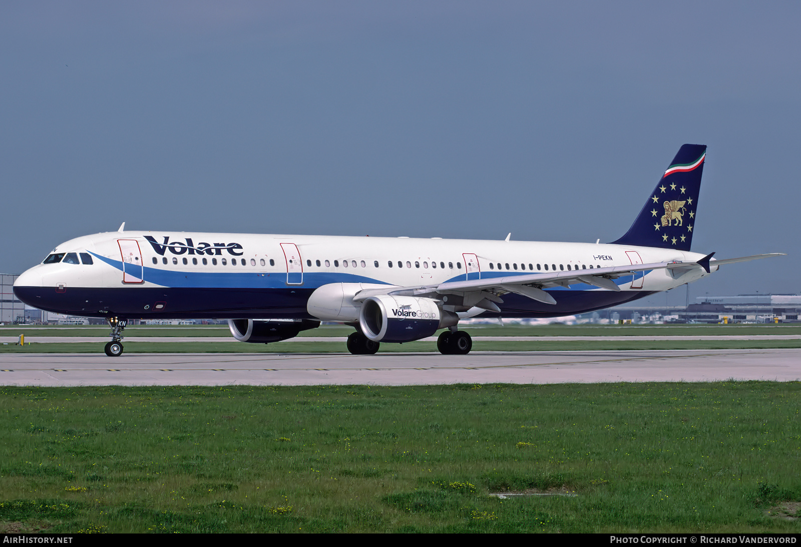 Aircraft Photo of I-PEKN | Airbus A321-211 | Volare Airlines | AirHistory.net #831587