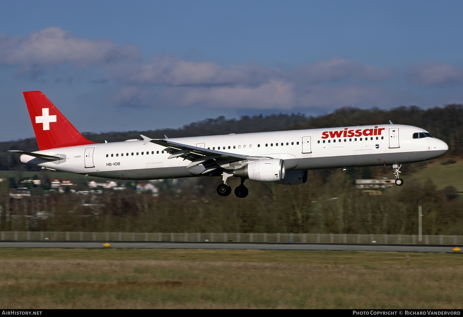 Aircraft Photo of HB-IOB | Airbus A321-111 | Swissair | AirHistory.net #831596