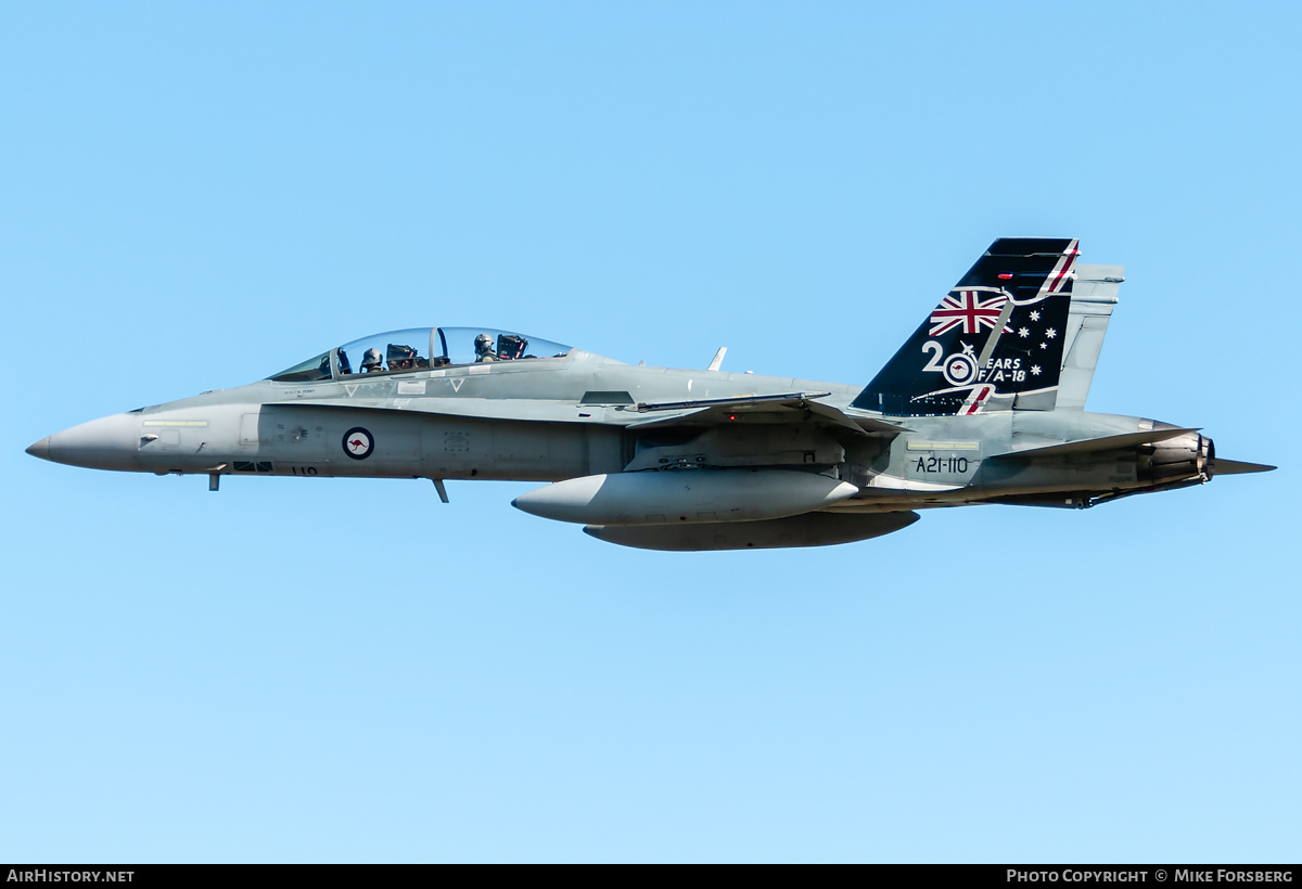 Aircraft Photo of A21-110 | McDonnell Douglas F/A-18B Hornet | Australia - Air Force | AirHistory.net #831637