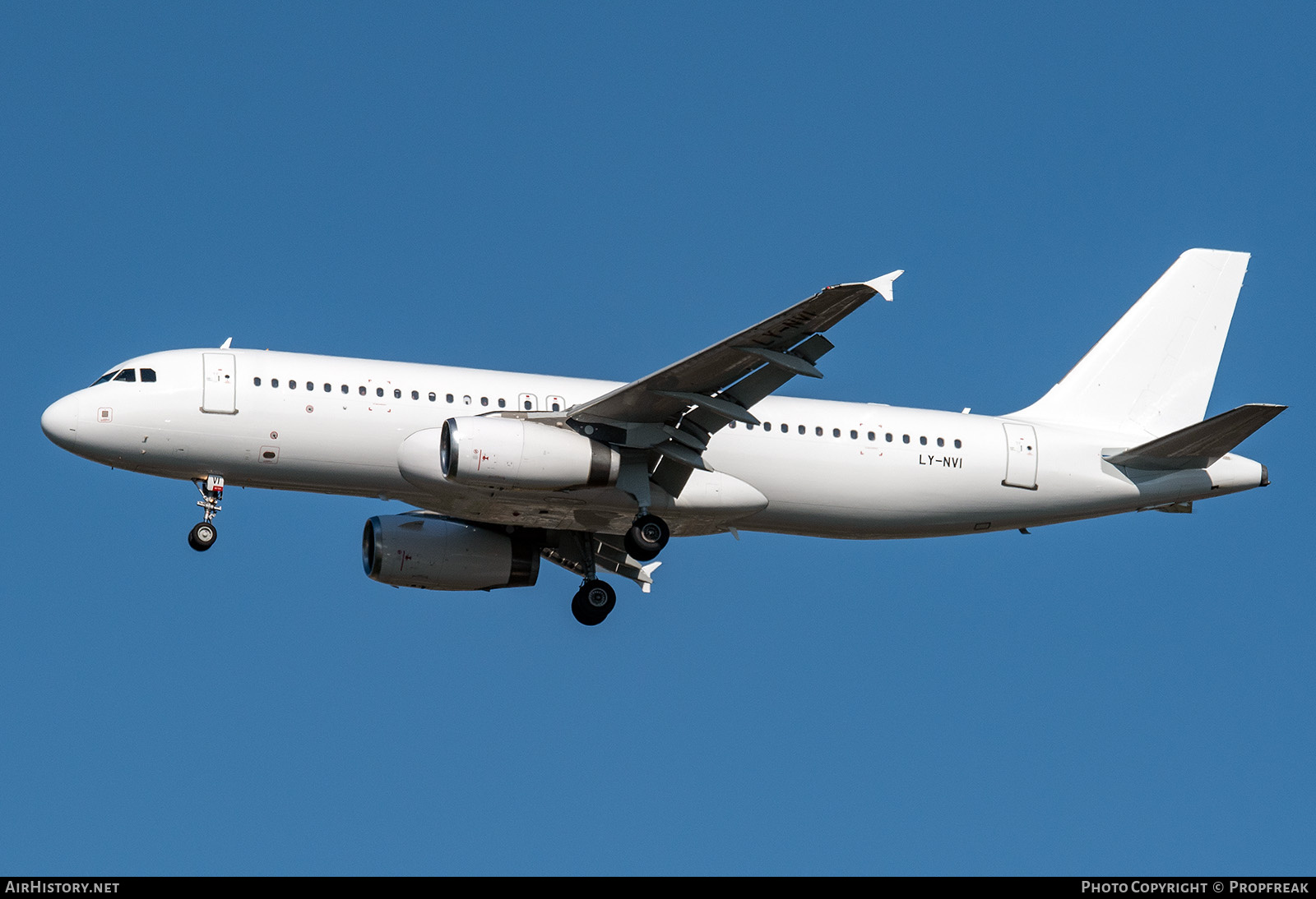 Aircraft Photo of LY-NVI | Airbus A320-232 | Avion Express | AirHistory.net #831909