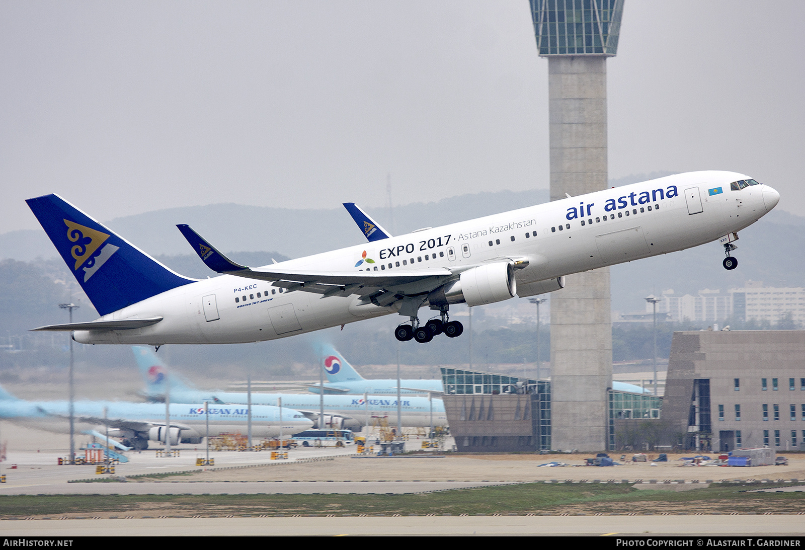 Aircraft Photo of P4-KEC | Boeing 767-3KY/ER | Air Astana | AirHistory.net #832173