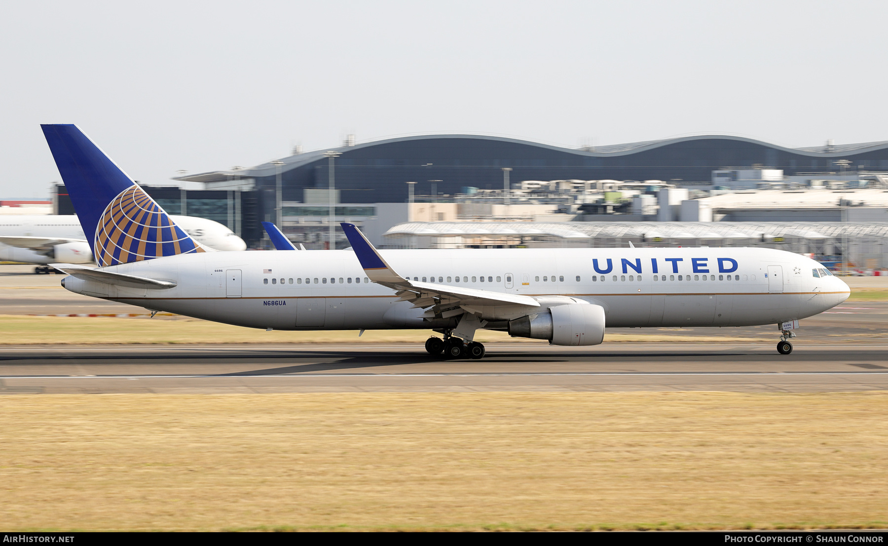 Aircraft Photo of N686UA | Boeing 767-3CB/ER | United Airlines | AirHistory.net #832229