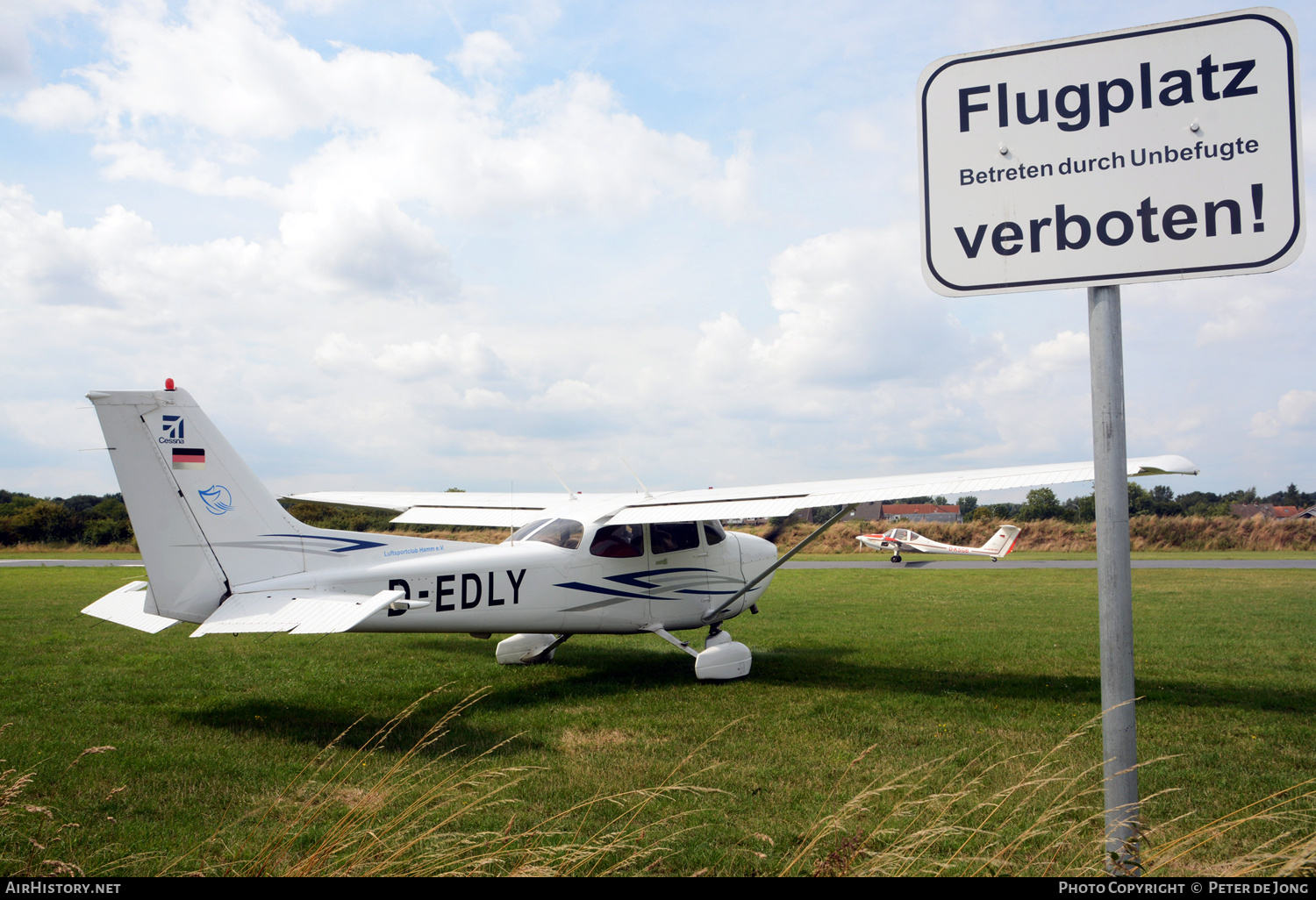 Aircraft Photo of D-EDLY | Cessna 172S Skyhawk SP | Luftsportclub Hamm | AirHistory.net #832551