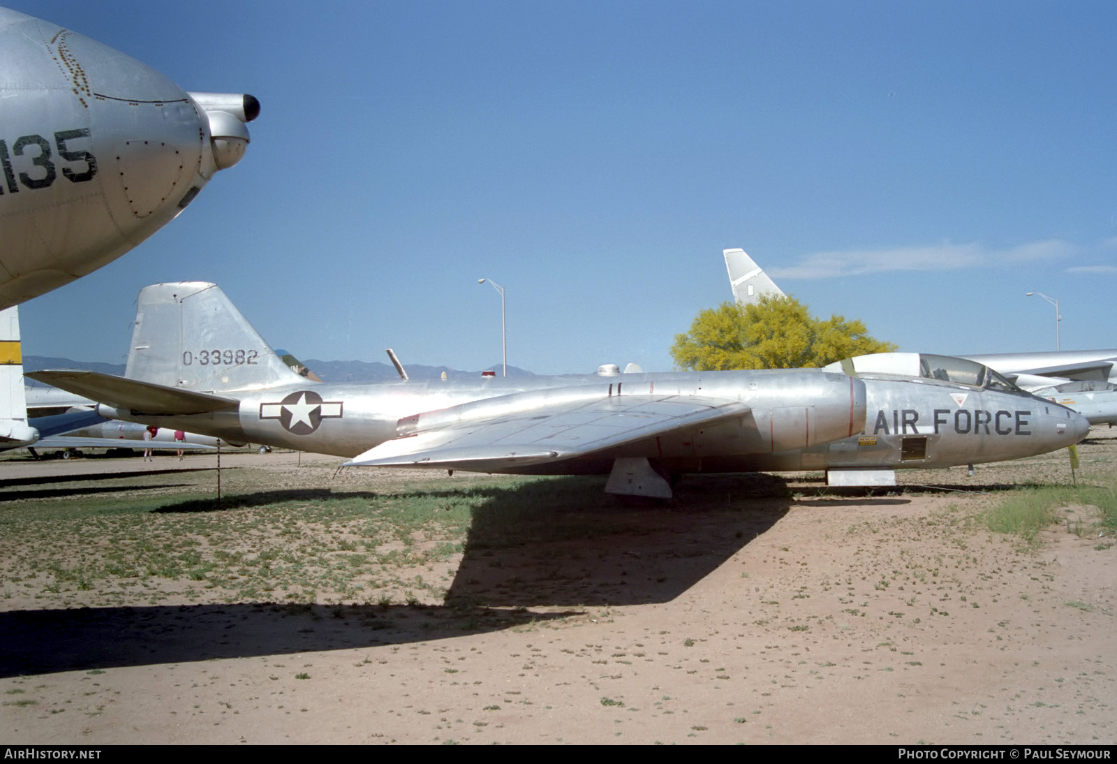 Aircraft Photo of 53-3982 / 0-33982 | Martin EB-57D Canberra | USA - Air Force | AirHistory.net #832679