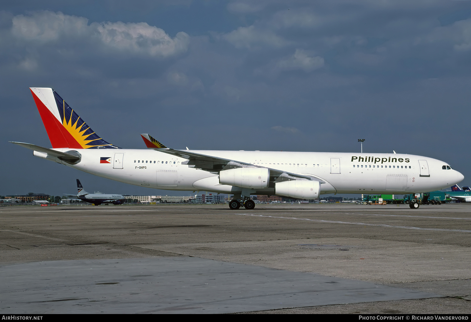 Aircraft Photo of F-OHPG | Airbus A340-211 | Philippine Airlines | AirHistory.net #832689