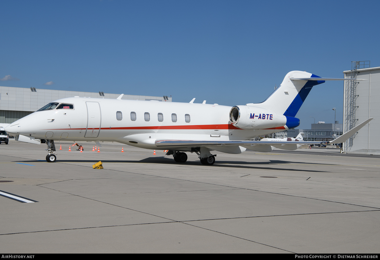 Aircraft Photo of M-ABTE | Bombardier Challenger 3500 (BD-100-1A10) | AirHistory.net #832844