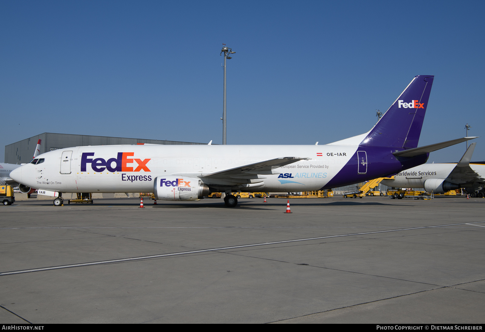 Aircraft Photo of OE-IAR | Boeing 737-4M0(BDSF) | FedEx Express - Federal Express | AirHistory.net #832886