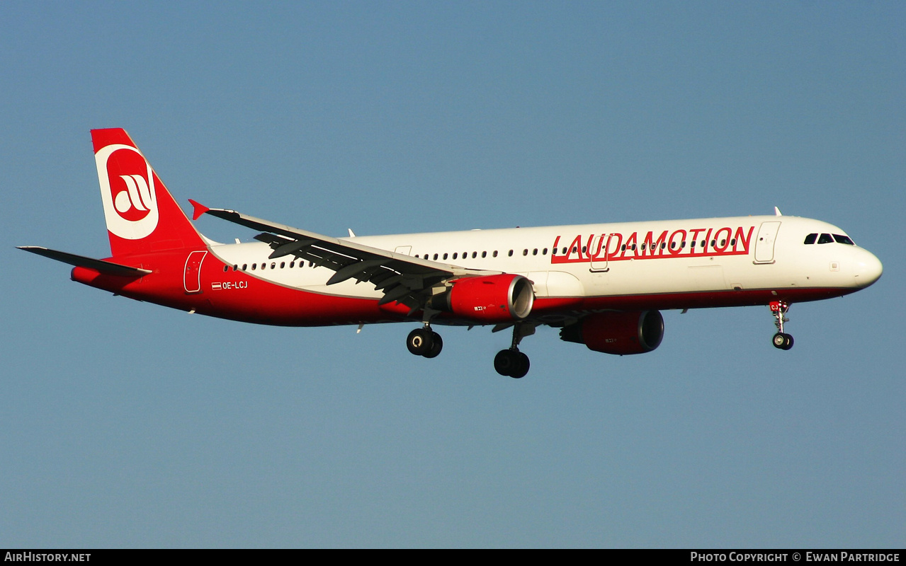 Aircraft Photo of OE-LCJ | Airbus A321-211 | Laudamotion | AirHistory.net #832927