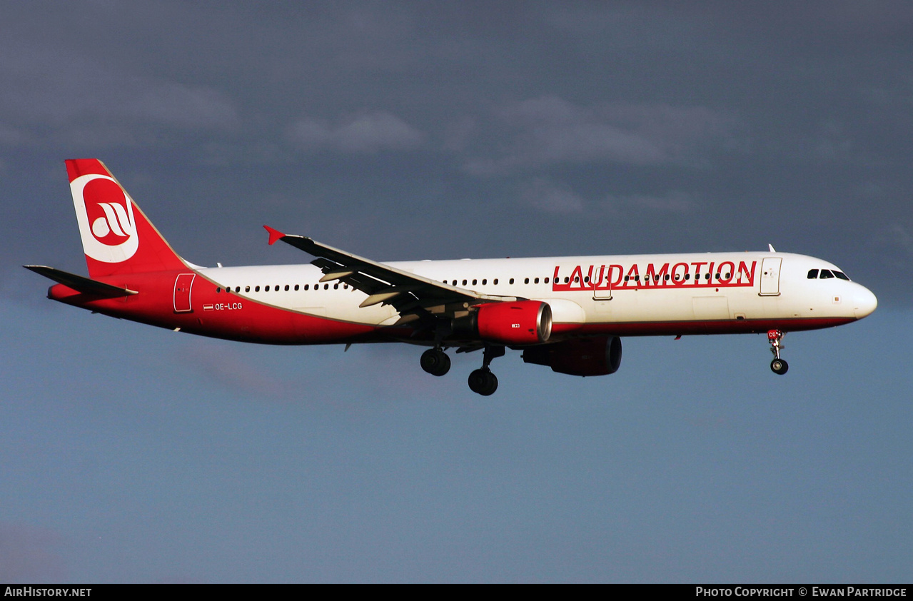 Aircraft Photo of OE-LCG | Airbus A321-211 | Laudamotion | AirHistory.net #832931