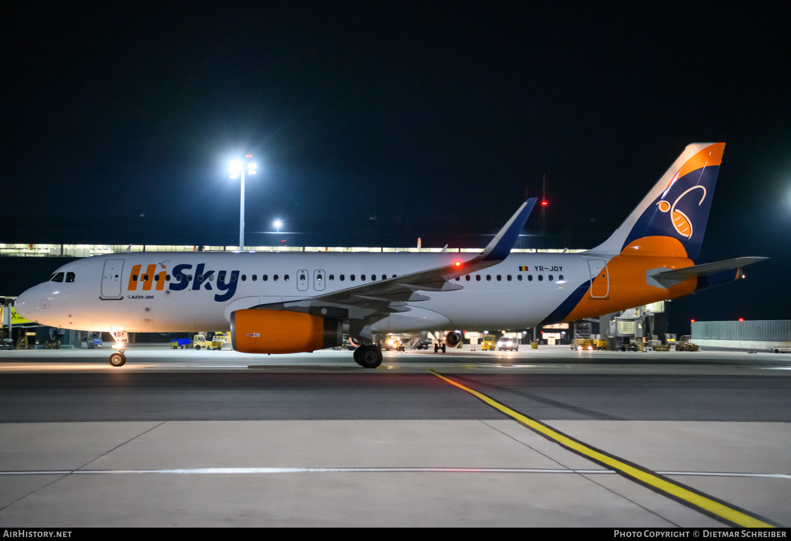 Aircraft Photo of YR-JOY | Airbus A320-232 | HiSky | AirHistory.net #833293