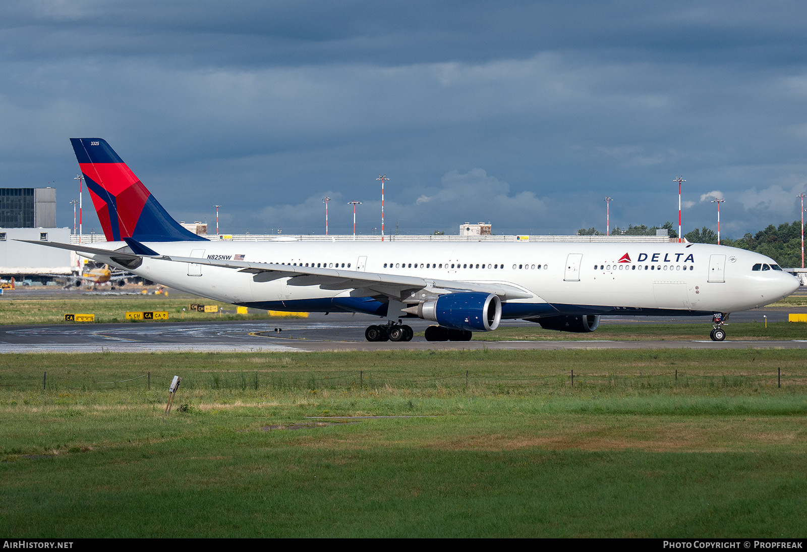 Aircraft Photo of N825NW | Airbus A330-302 | Delta Air Lines | AirHistory.net #833486