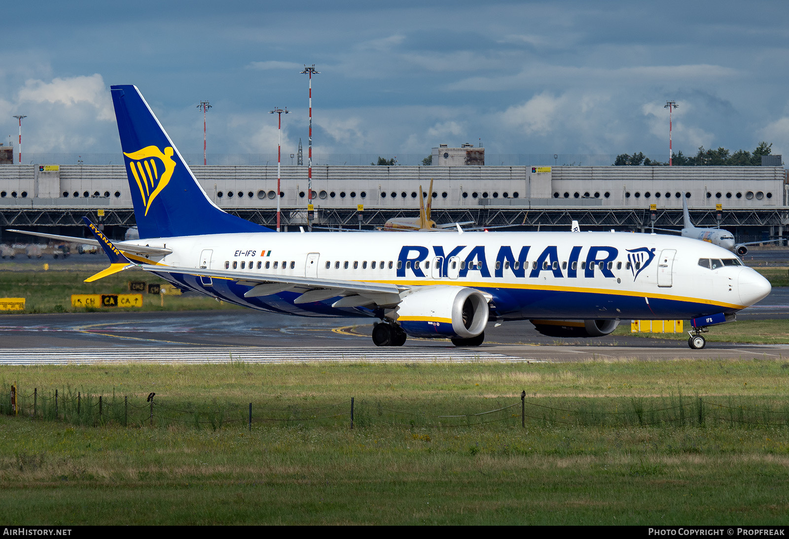 Aircraft Photo of EI-IFS | Boeing 737-8200 Max 200 | Ryanair | AirHistory.net #833487