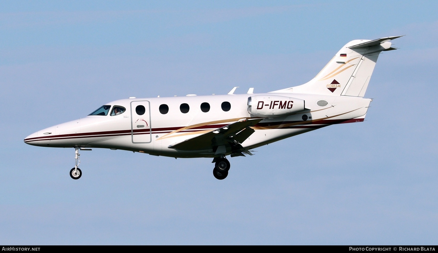 Aircraft Photo of D-IFMG | Raytheon 390 Premier I | Forum Air | AirHistory.net #833505