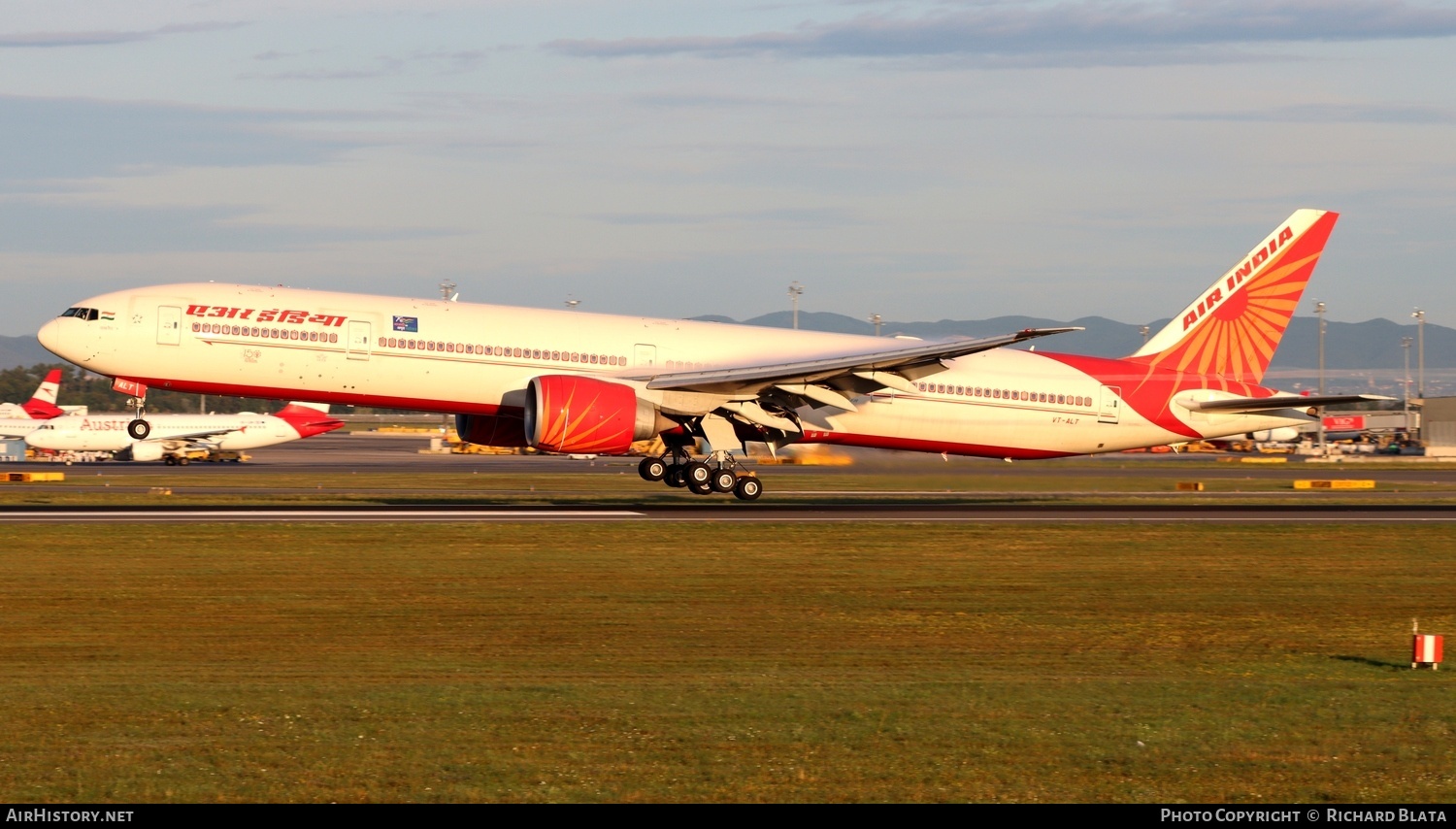 Aircraft Photo of VT-ALT | Boeing 777-337/ER | Air India | AirHistory.net #833507