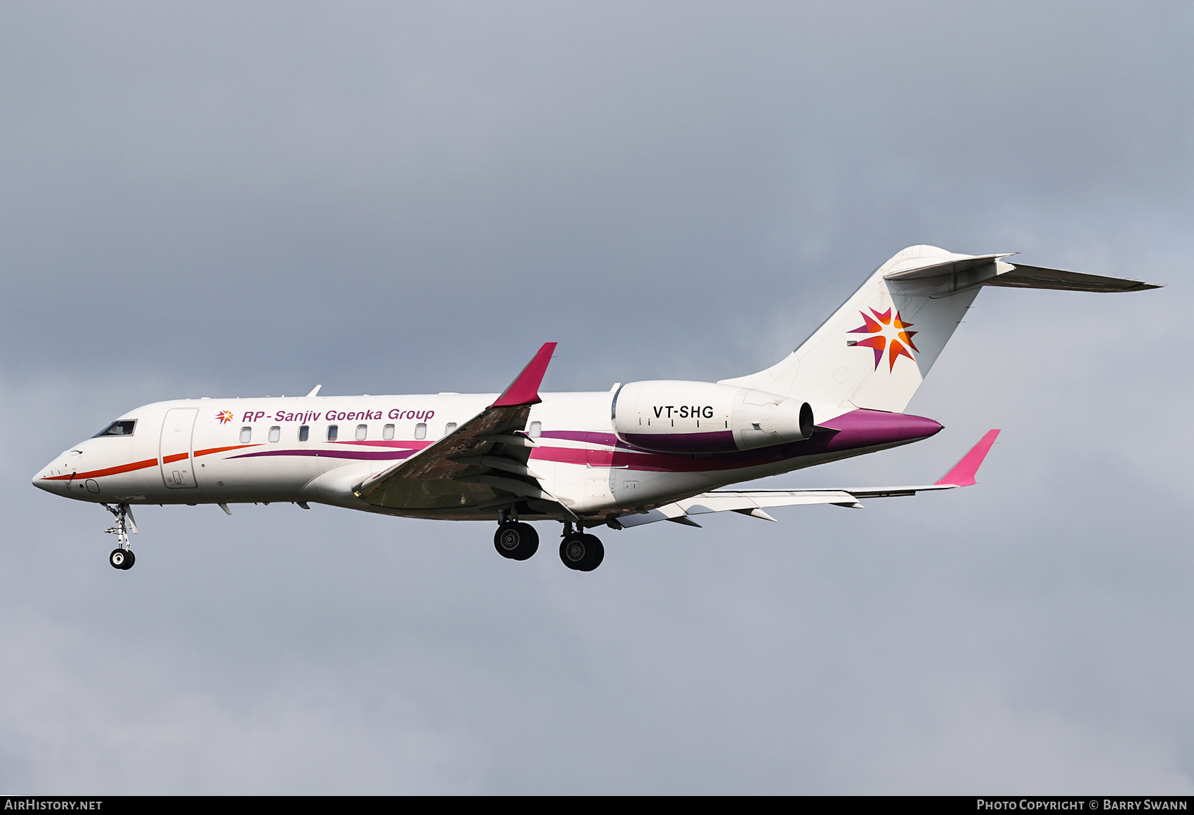 Aircraft Photo of VT-SHG | Bombardier Global 5000 (BD-700-1A11) | RP Sanjiv Goenka Group | AirHistory.net #833620