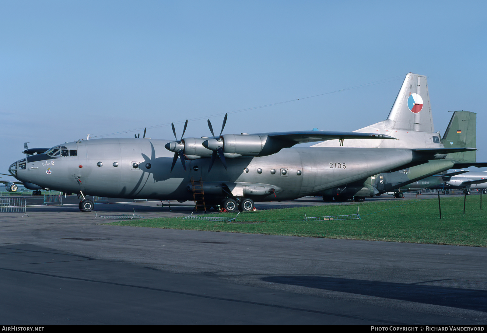 Aircraft Photo of 2105 | Antonov An-12BP | Czechoslovakia - Air Force | AirHistory.net #833733