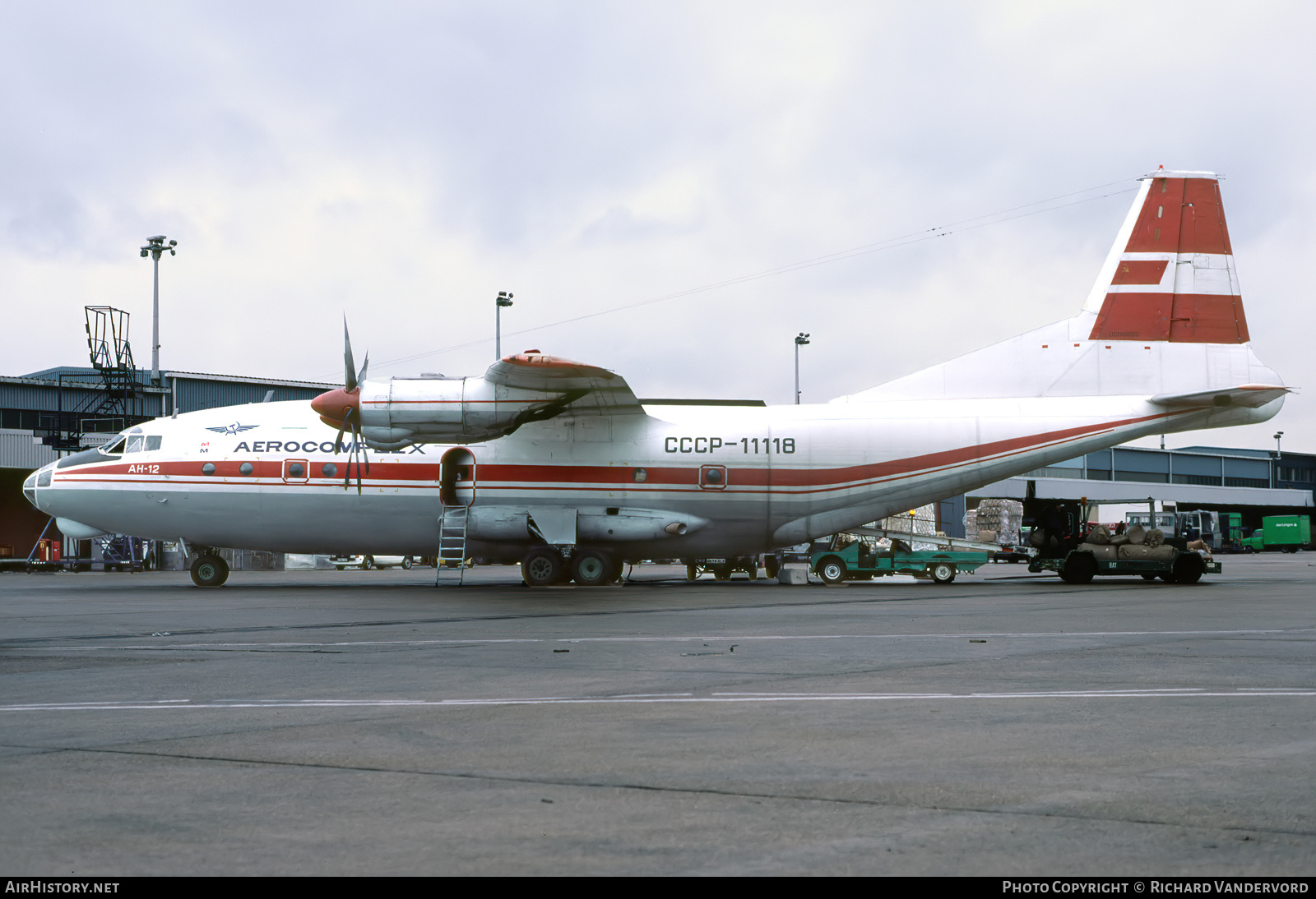 Aircraft Photo of CCCP-11118 | Antonov An-12B | Aerocomplex | AirHistory.net #833866