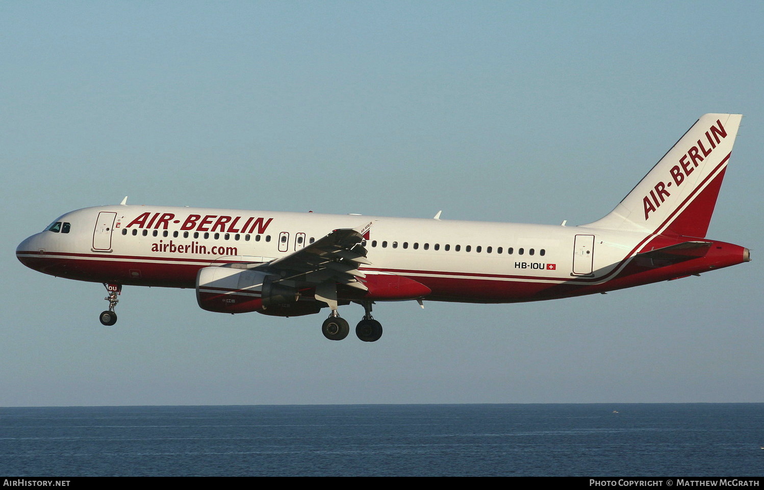 Aircraft Photo of HB-IOU | Airbus A320-214 | Air Berlin | AirHistory.net #833937