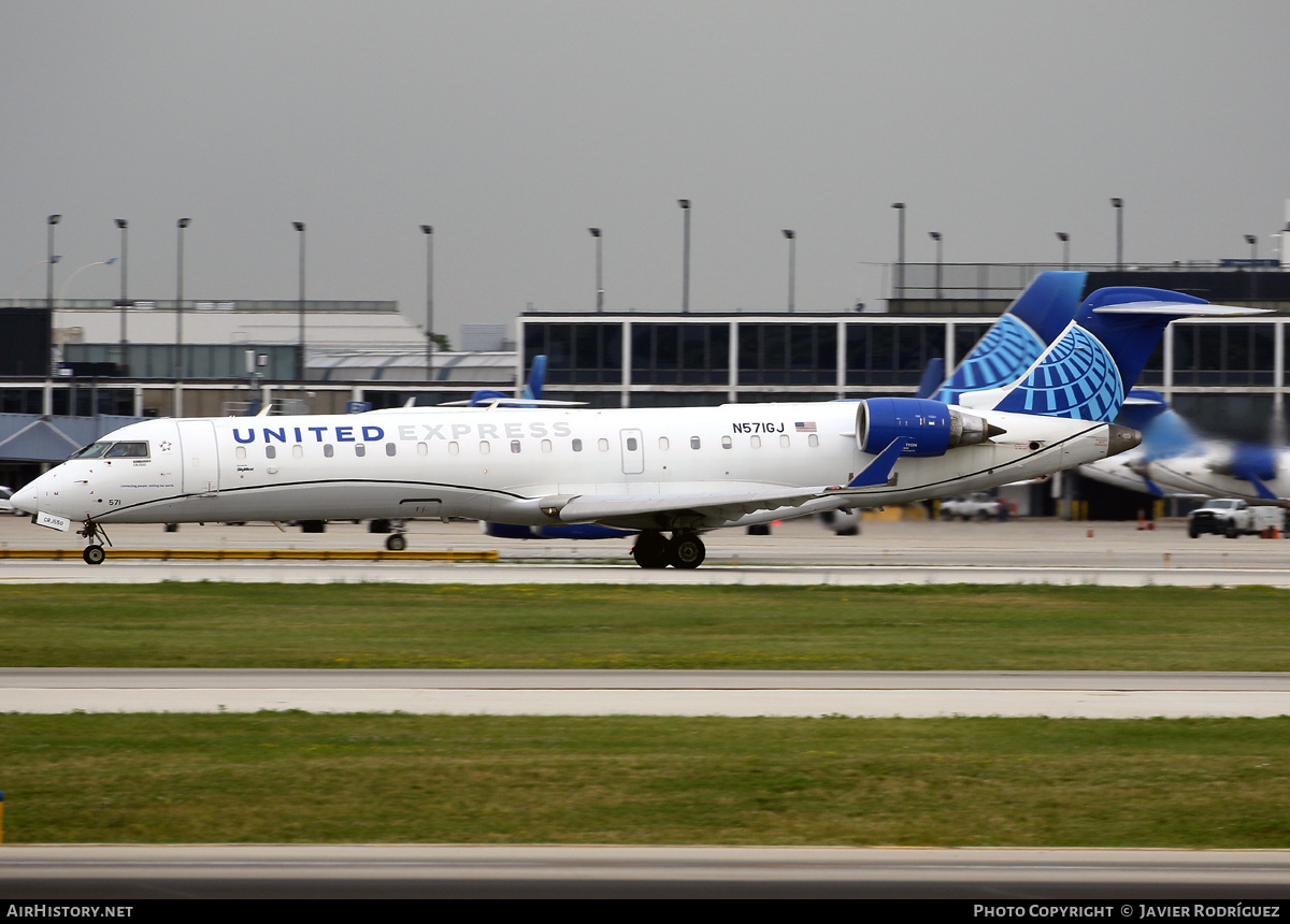 Aircraft Photo of N571GJ | Bombardier CRJ-701ER (CL-600-2C10) | United Express | AirHistory.net #834018