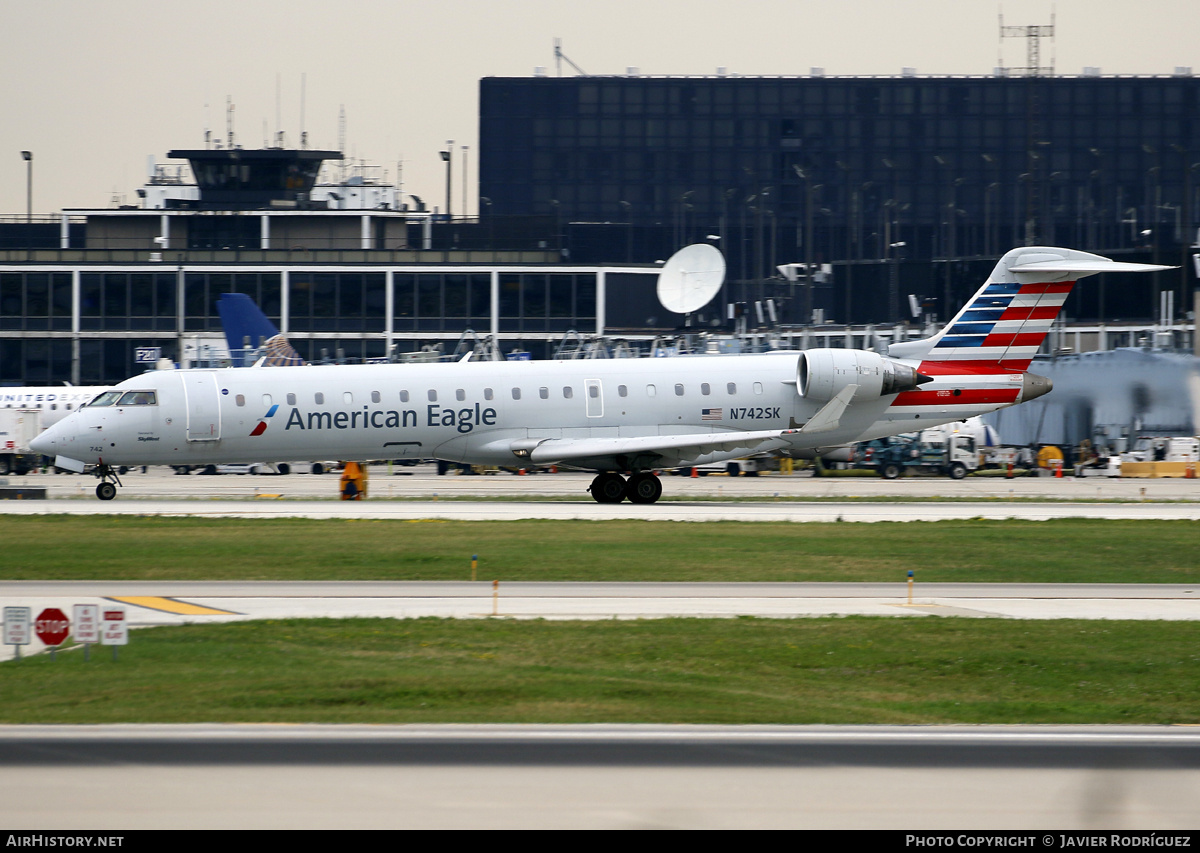 Aircraft Photo of N742SK | Bombardier CRJ-701ER (CL-600-2C10) | American Eagle | AirHistory.net #834167