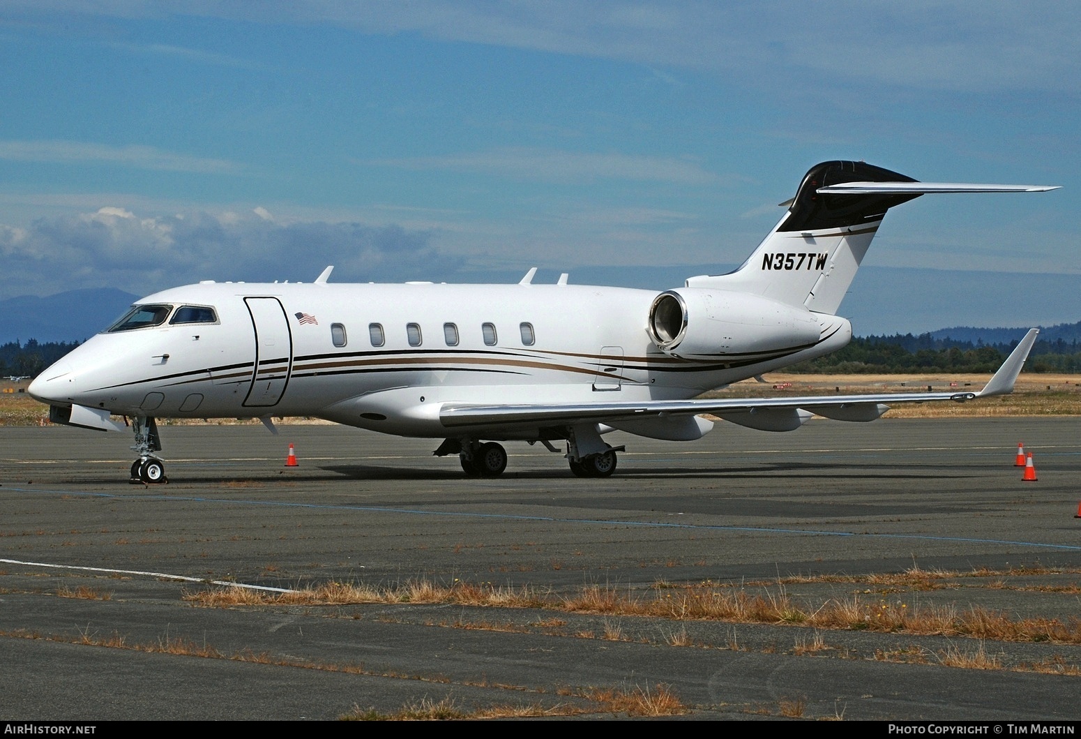 Aircraft Photo of N357TW | Bombardier Challenger 300 (BD-100-1A10) | AirHistory.net #834364
