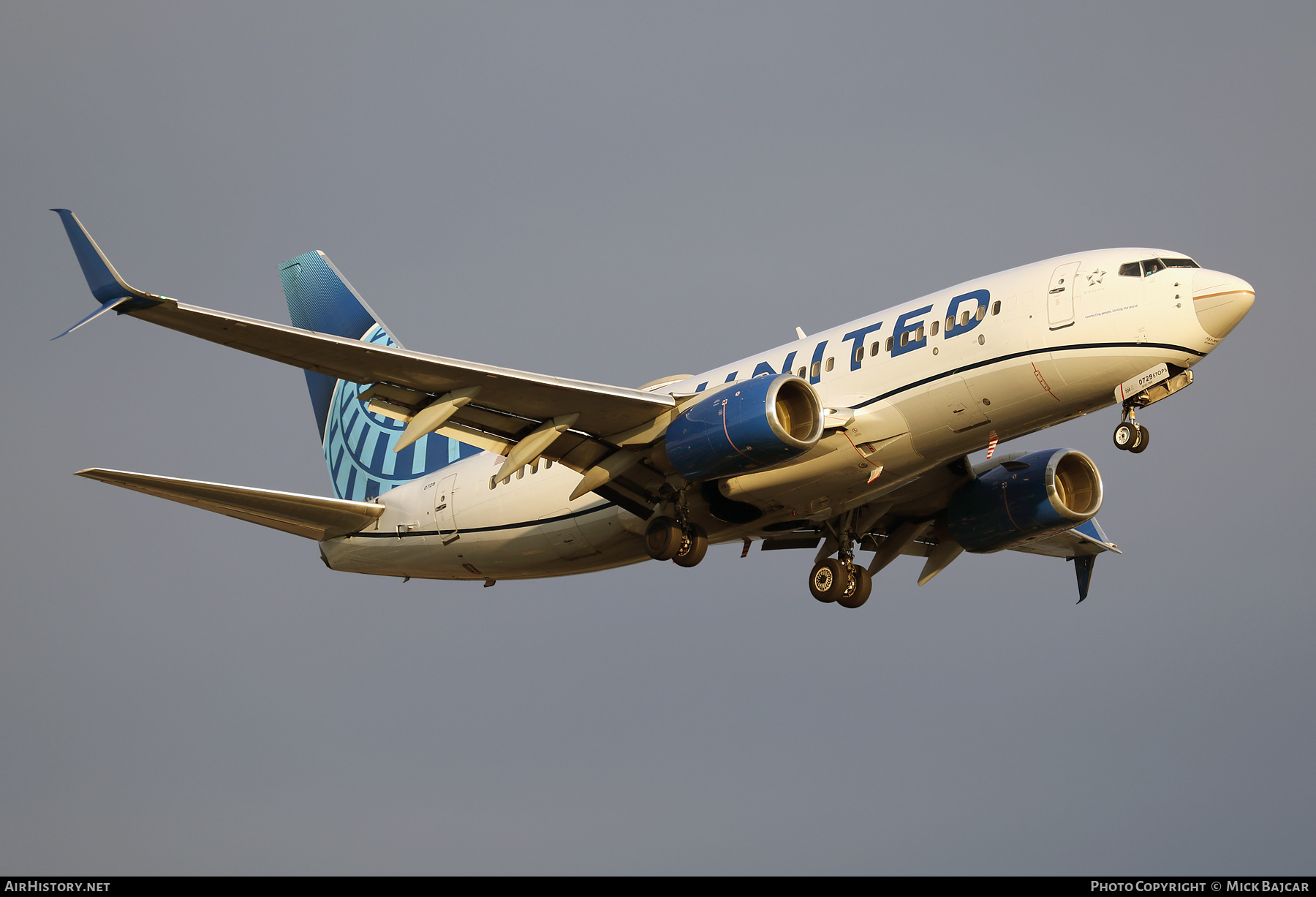 Aircraft Photo of N24729 | Boeing 737-724 | United Airlines | AirHistory.net #834476