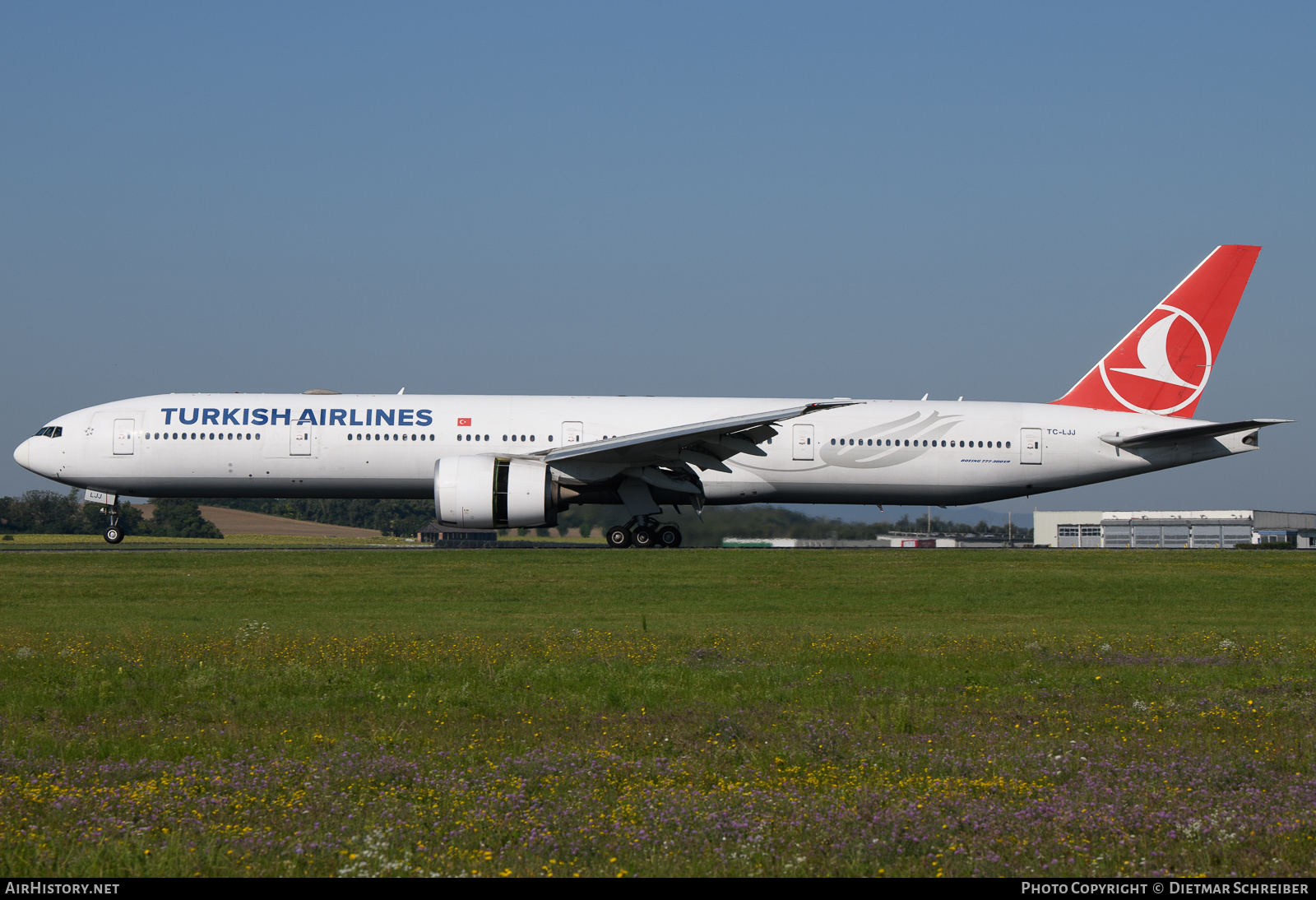 Aircraft Photo of TC-LJJ | Boeing 777-3F2/ER | Turkish Airlines | AirHistory.net #835011