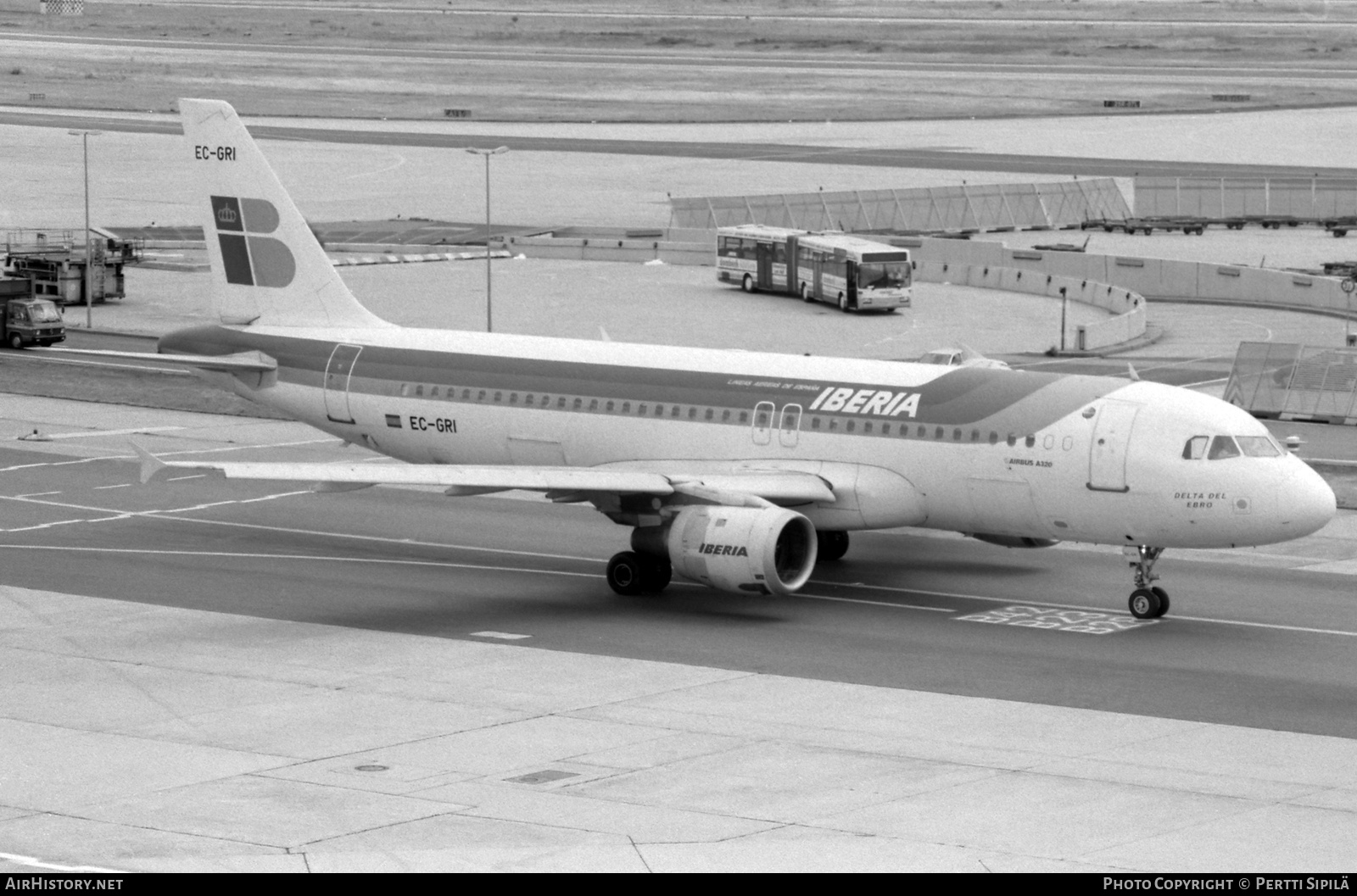 Aircraft Photo of EC-GRI | Airbus A320-211 | Iberia | AirHistory.net #835424