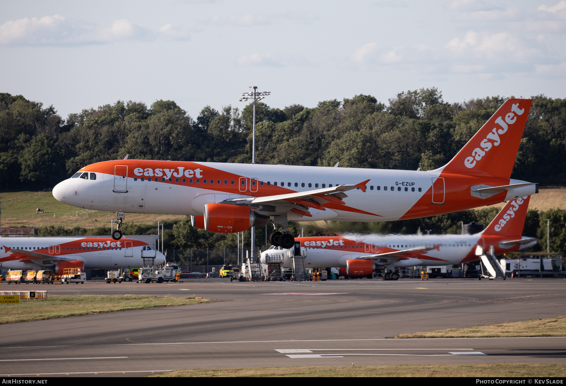 Aircraft Photo of G-EZUP | Airbus A320-214 | EasyJet | AirHistory.net #835467