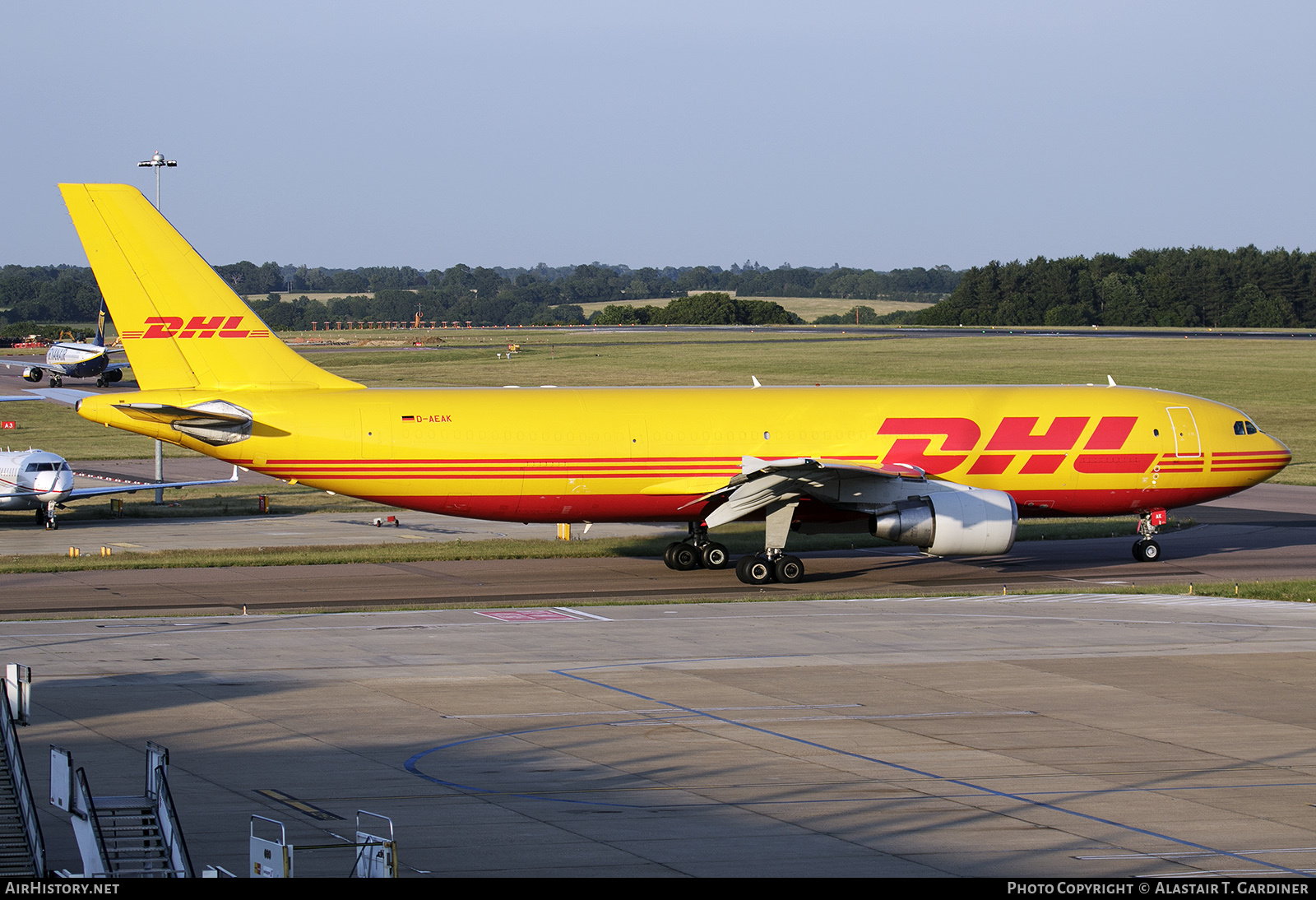 Aircraft Photo of D-AEAK | Airbus A300B4-622R(F) | DHL International | AirHistory.net #835587