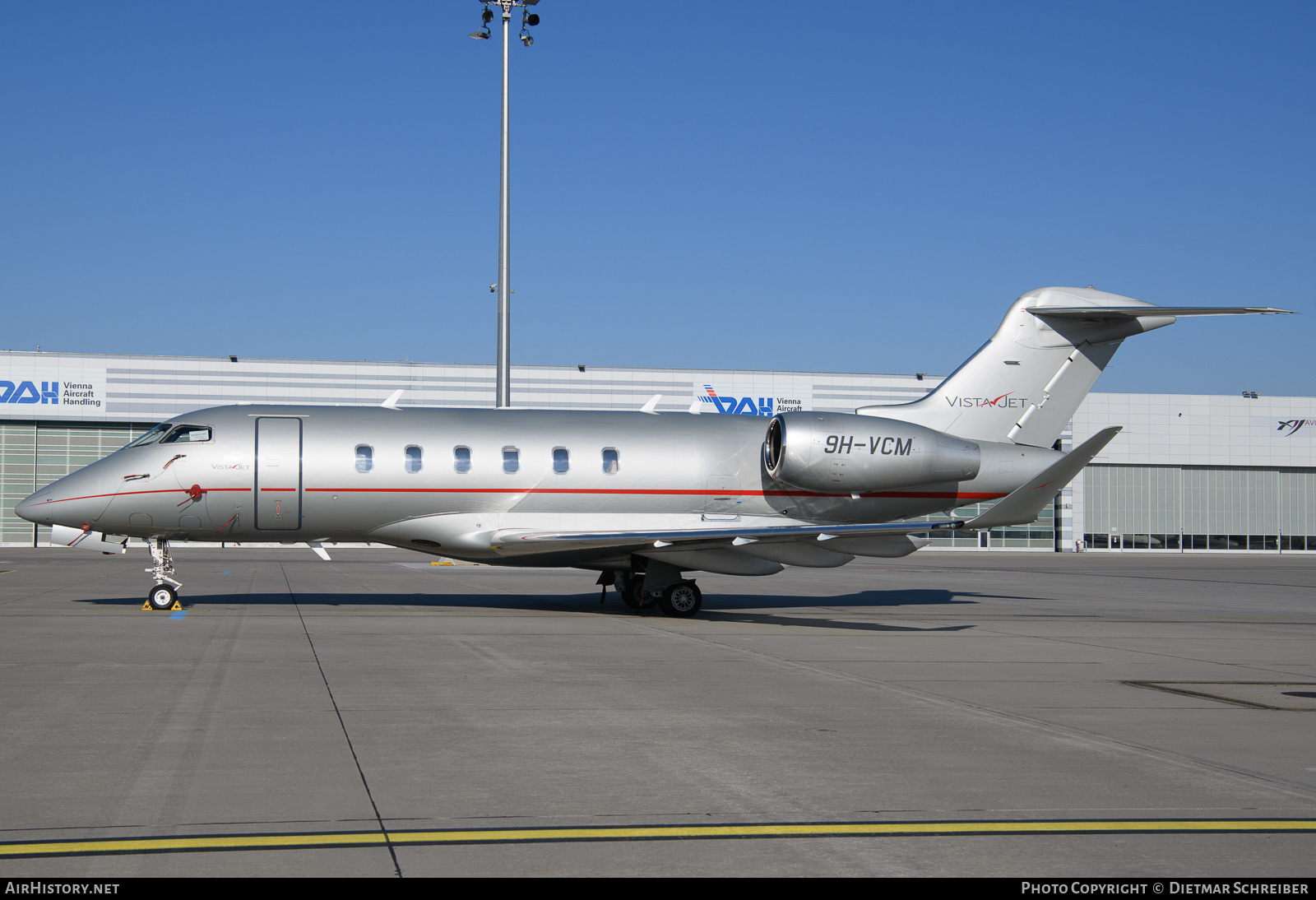 Aircraft Photo of 9H-VCM | Bombardier Challenger 350 (BD-100-1A10) | VistaJet | AirHistory.net #835804