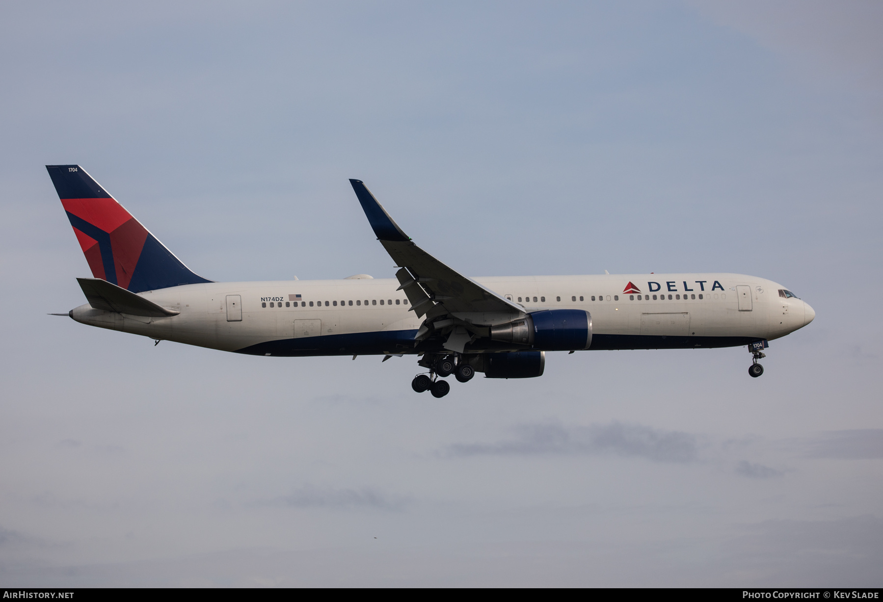 Aircraft Photo of N174DZ | Boeing 767-332/ER | Delta Air Lines | AirHistory.net #836264