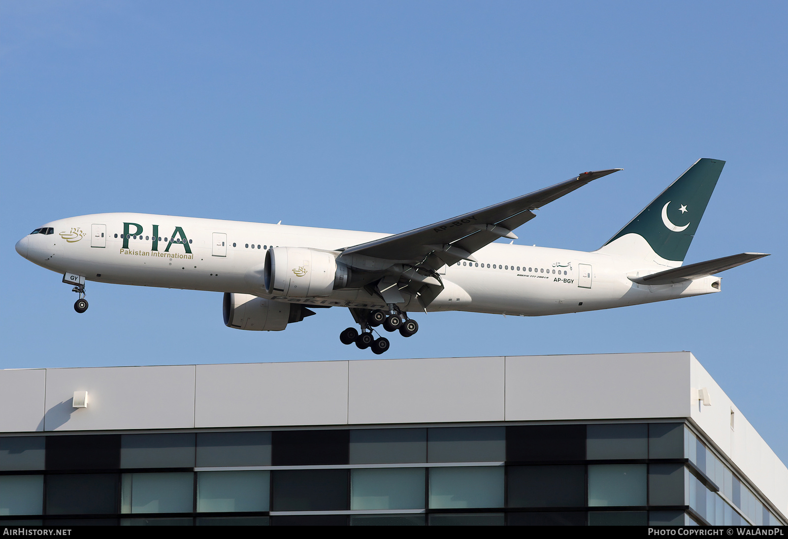 Aircraft Photo of AP-BGY | Boeing 777-240/LR | Pakistan International Airlines - PIA | AirHistory.net #836330