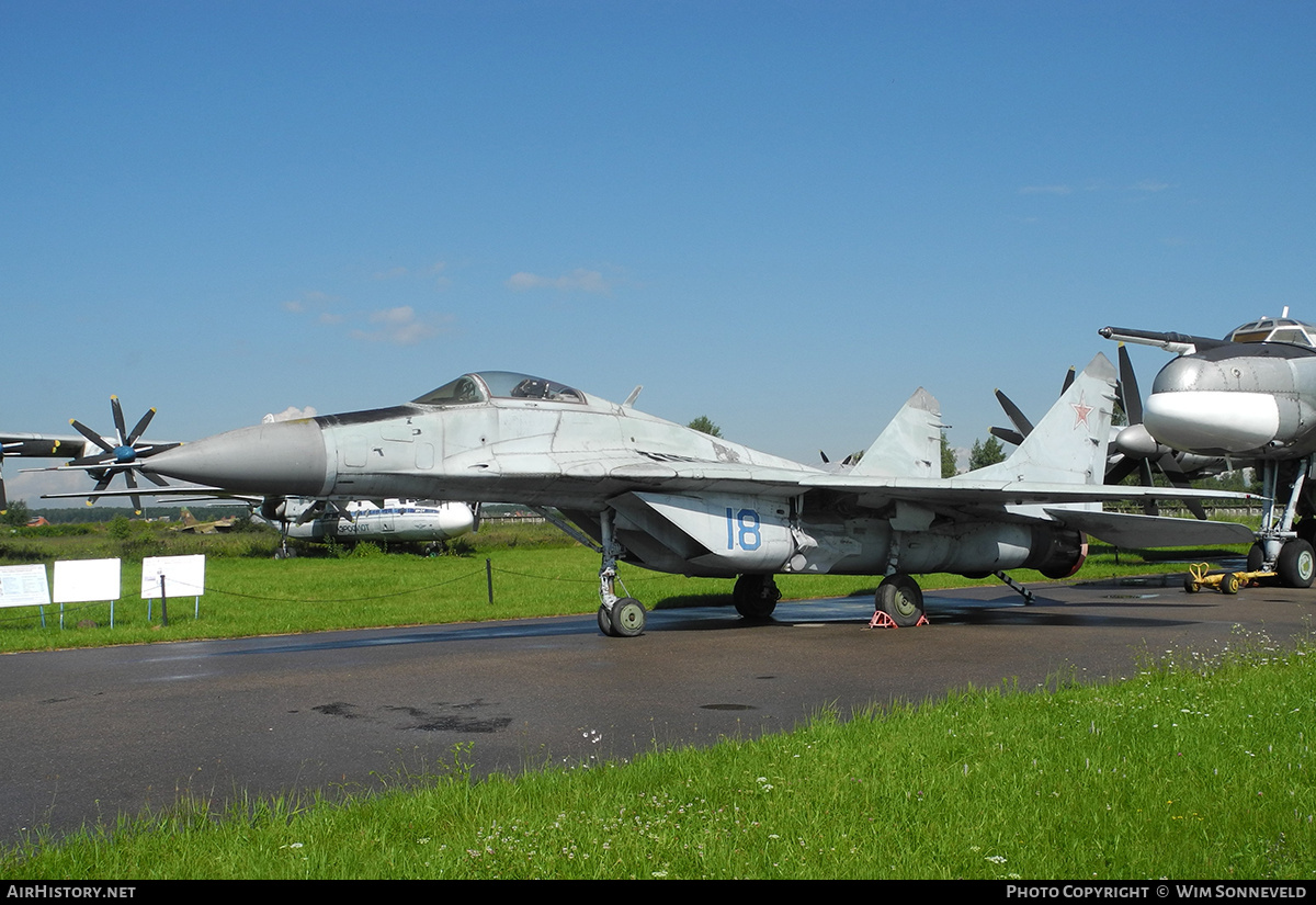Aircraft Photo of 18 blue | Mikoyan-Gurevich MiG-29KVP (9-18) | Russia - Air Force | AirHistory.net #836418