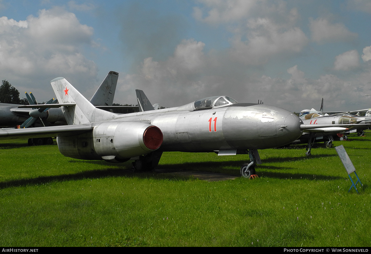 Aircraft Photo of 11 red | Yakovlev Yak-25RV-II | Soviet Union - Air Force | AirHistory.net #836584