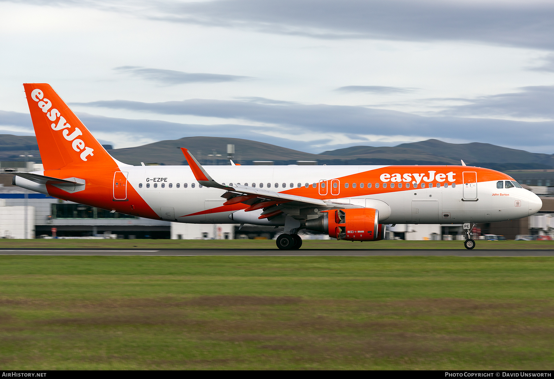 Aircraft Photo of G-EZPE | Airbus A320-214 | EasyJet | AirHistory.net #836642