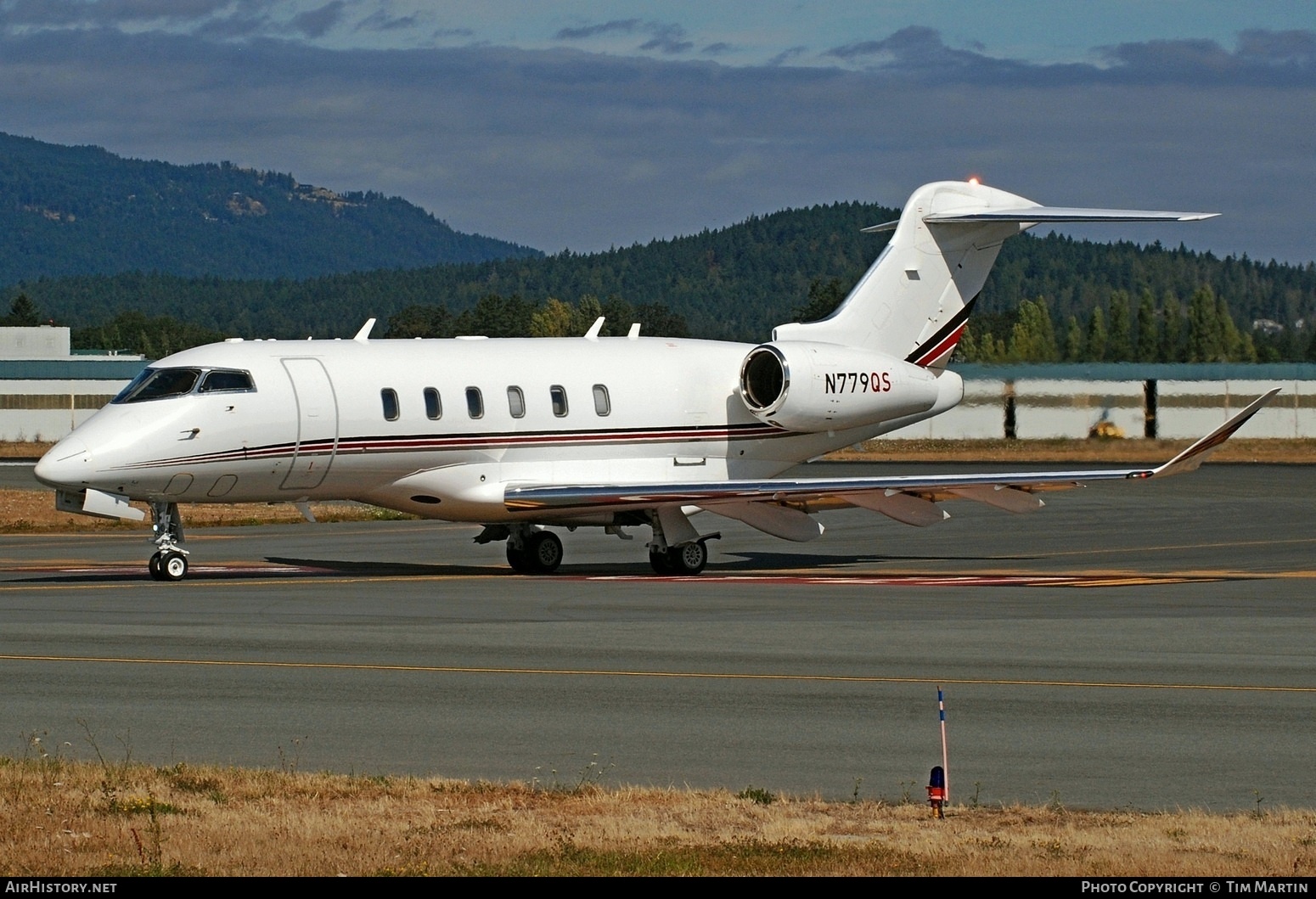 Aircraft Photo of N779QS | Bombardier Challenger 300 (BD-100-1A10) | AirHistory.net #836689
