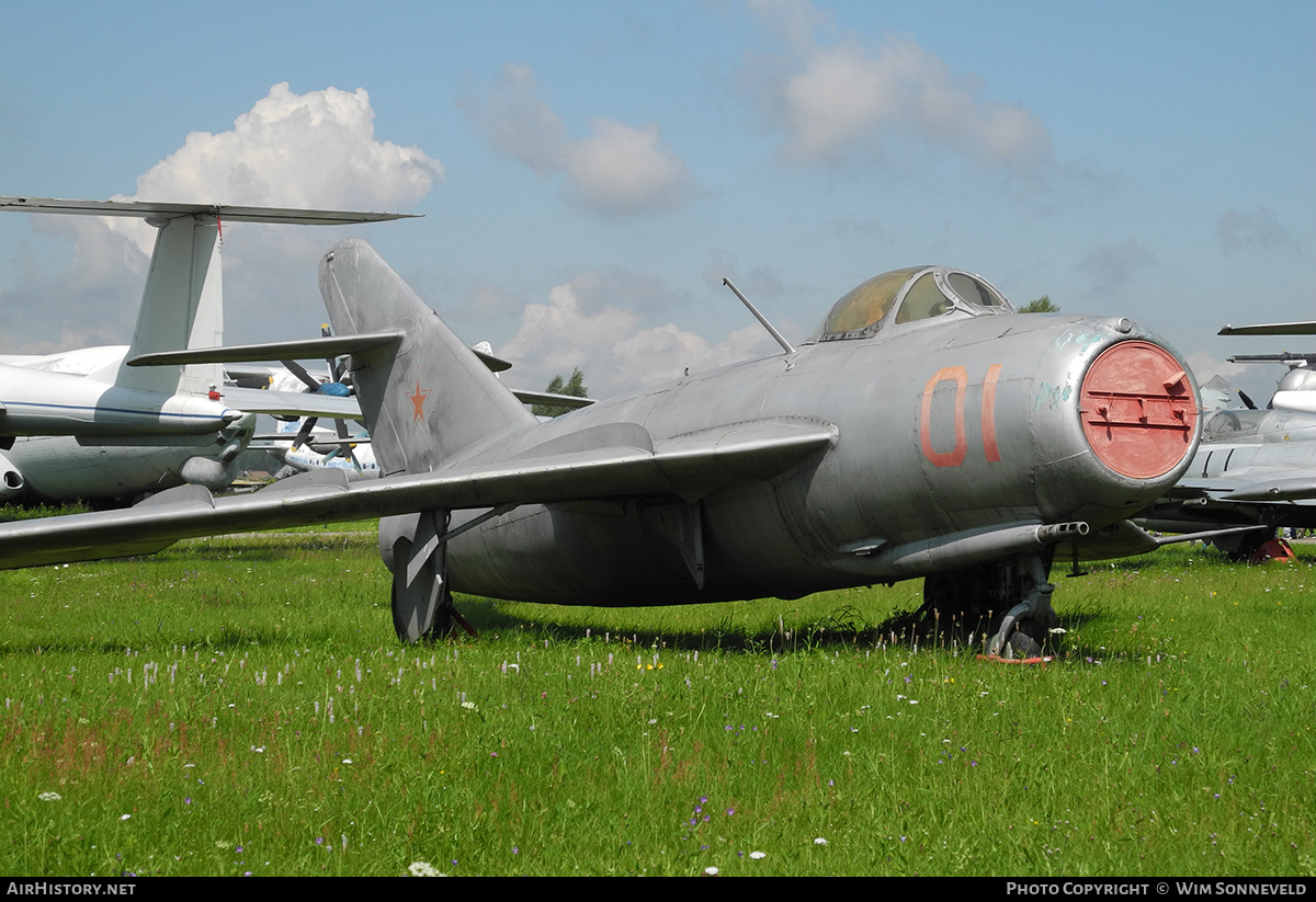 Aircraft Photo of 01 red | Mikoyan-Gurevich MiG-17 | Soviet Union - Air Force | AirHistory.net #836766