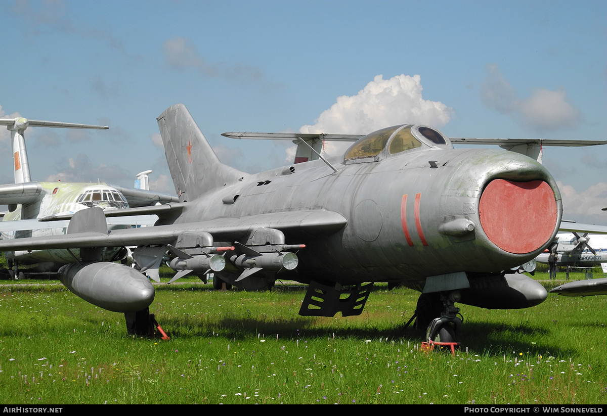 Aircraft Photo of 11 red | Mikoyan-Gurevich MiG-19PM | Soviet Union - Air Force | AirHistory.net #836774
