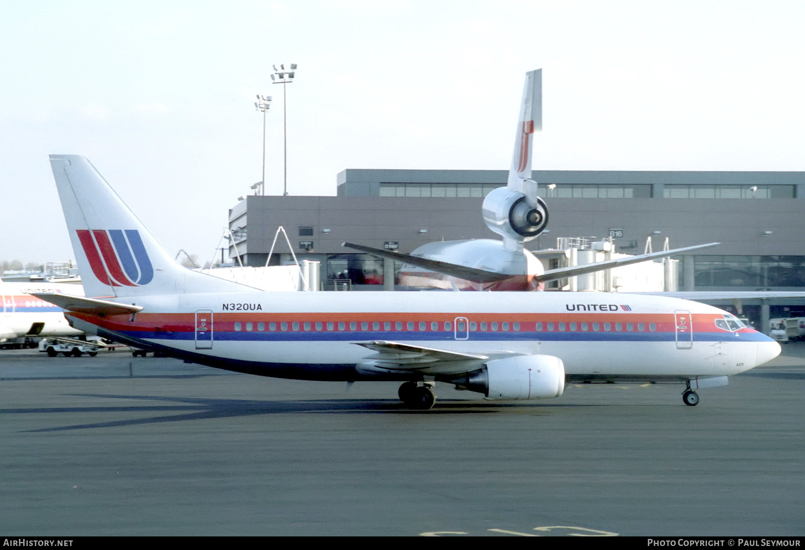 Aircraft Photo of N320UA | Boeing 737-322 | United Airlines | AirHistory.net #836917